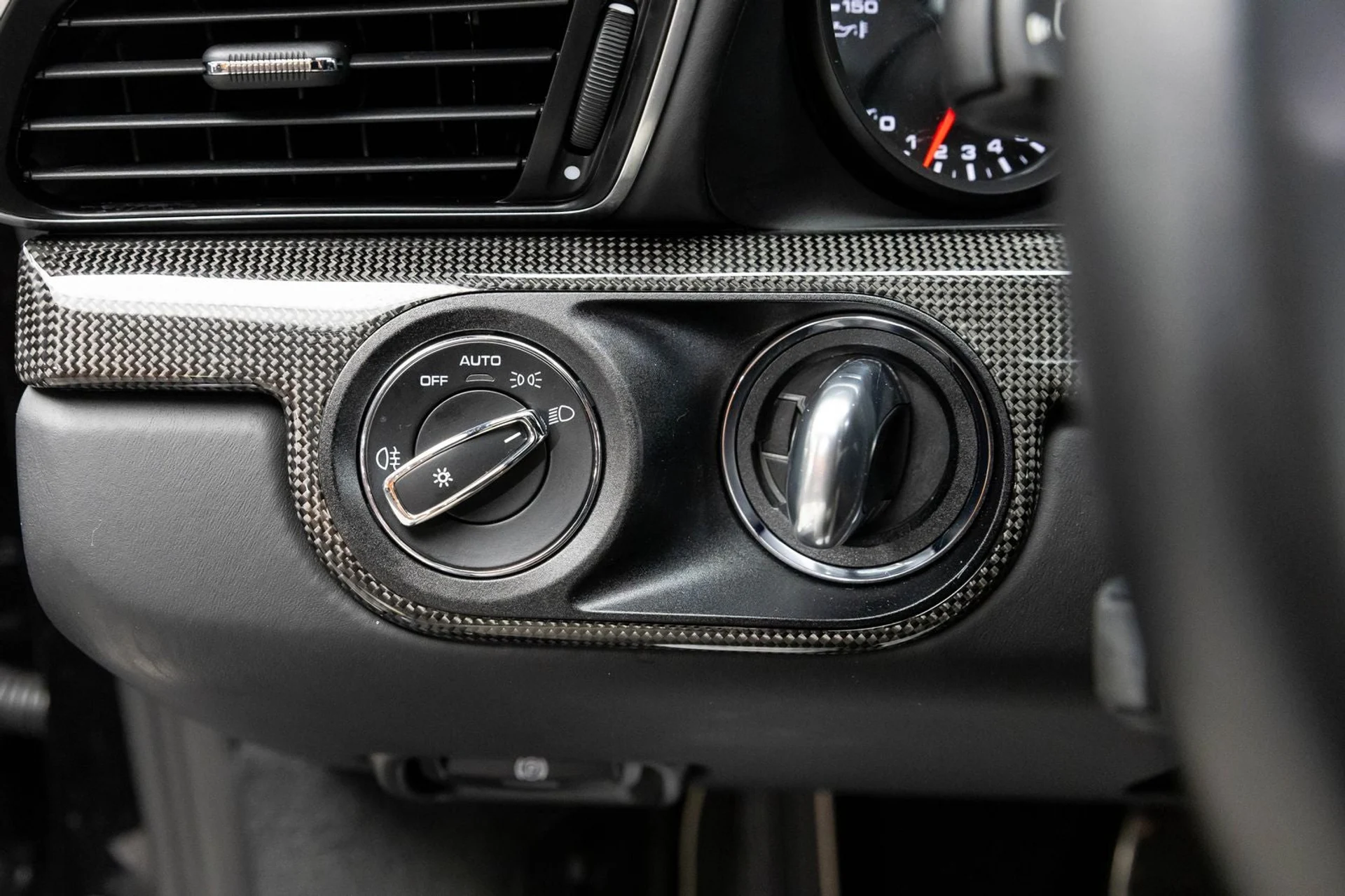 mph033_1570125325_34_130ca78bc7