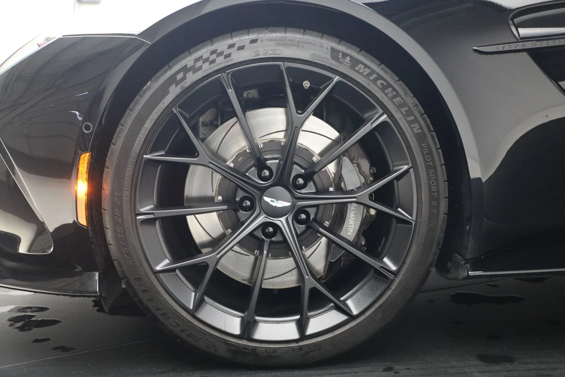 mph033_1576878560_Used_2025_Aston_Martin_Vantage_1790186277_ab9460e9ad
