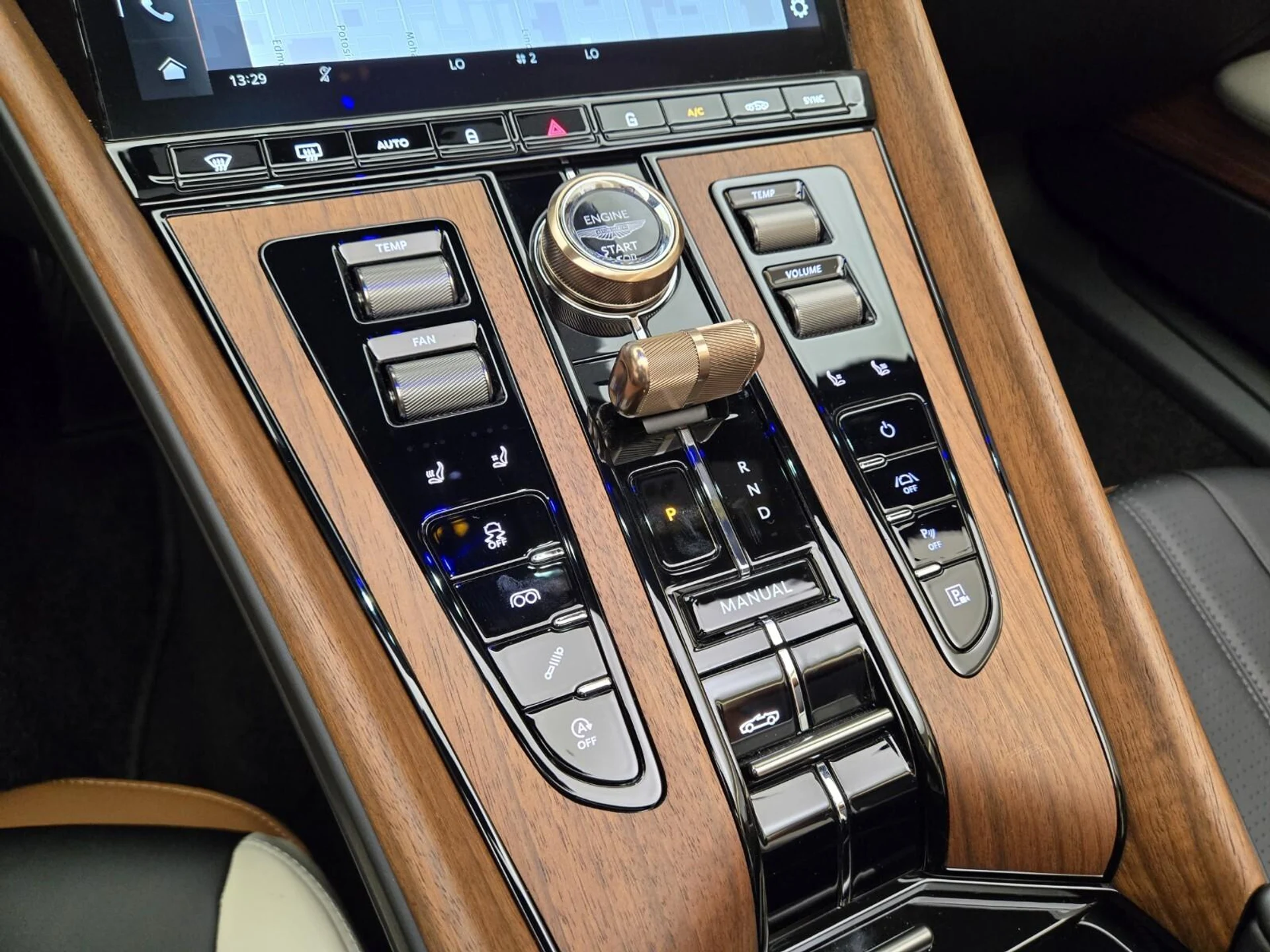 mph033_1581643492_New_2026_Aston_Martin_DB_12_Volante_1777612897_a7f59c20e4