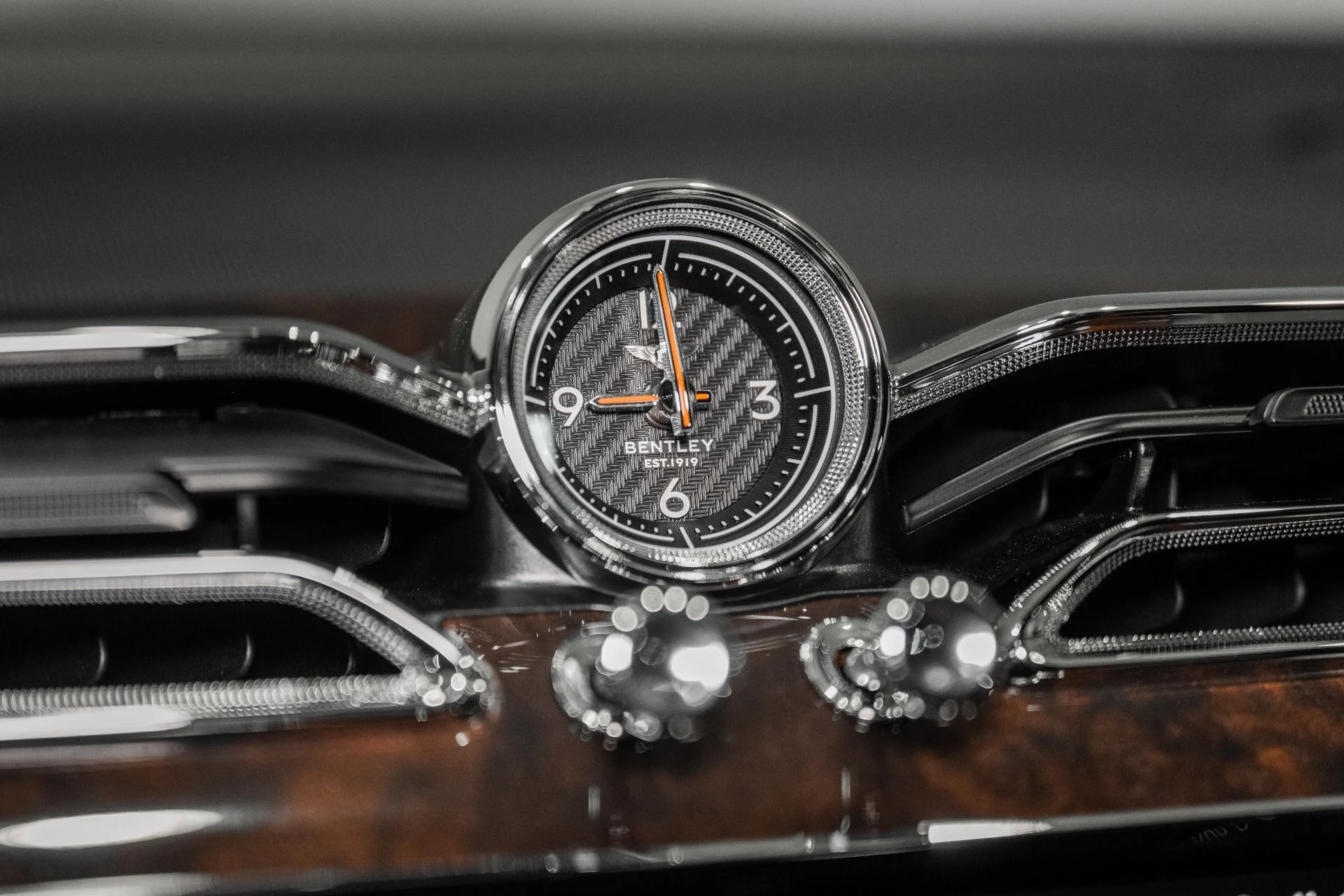 mph033_1585340941_Used_2022_Bentley_Bentayga_V8_1773164215_072f22ea69