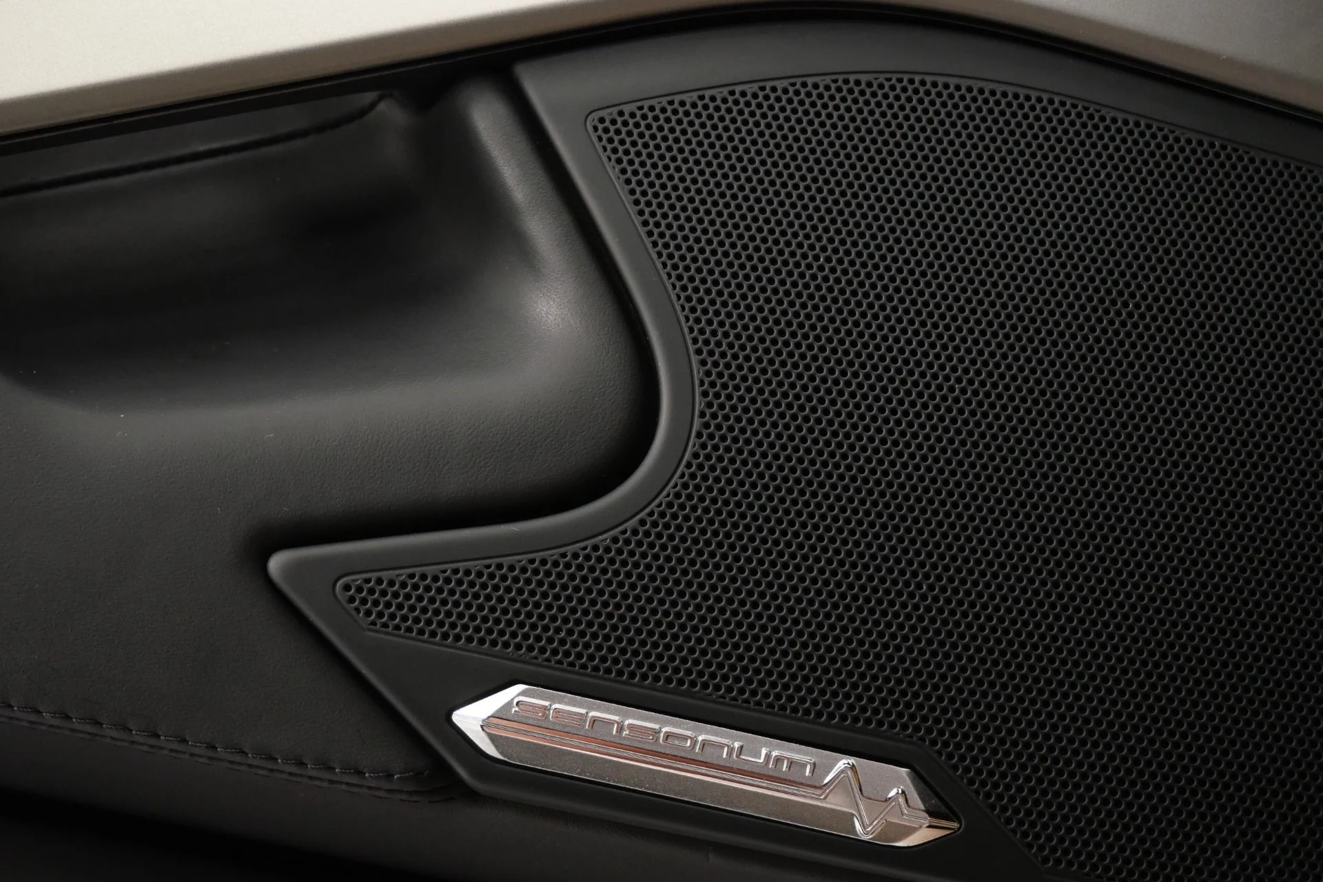 mph033_1588625043_Used_2014_Lamborghini_Aventador_LP_700_4_Beautiful_Color_Combination_Transparent_Engine_Bonnet_1774983686_f349ed98b7