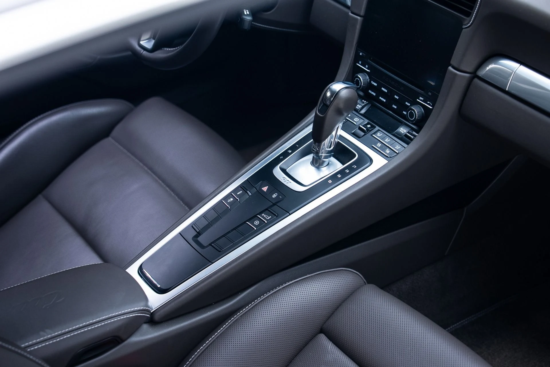 mph033_1636994566_Used_2018_Porsche_911_Turbo_1765307339_5de21f757d