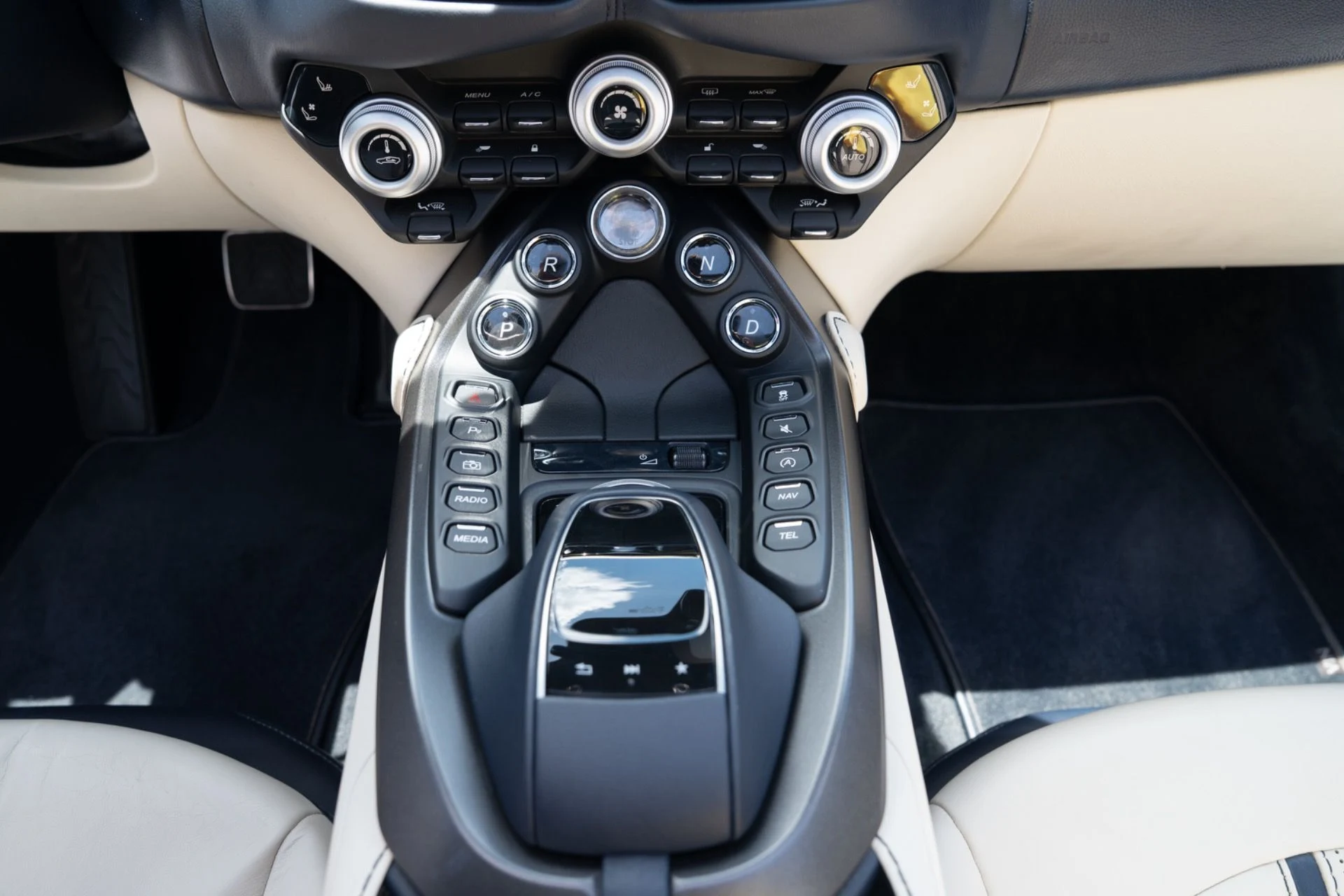 mph033_1643110581_Used_2021_Aston_Martin_Vantage_1781043641_07b1555838