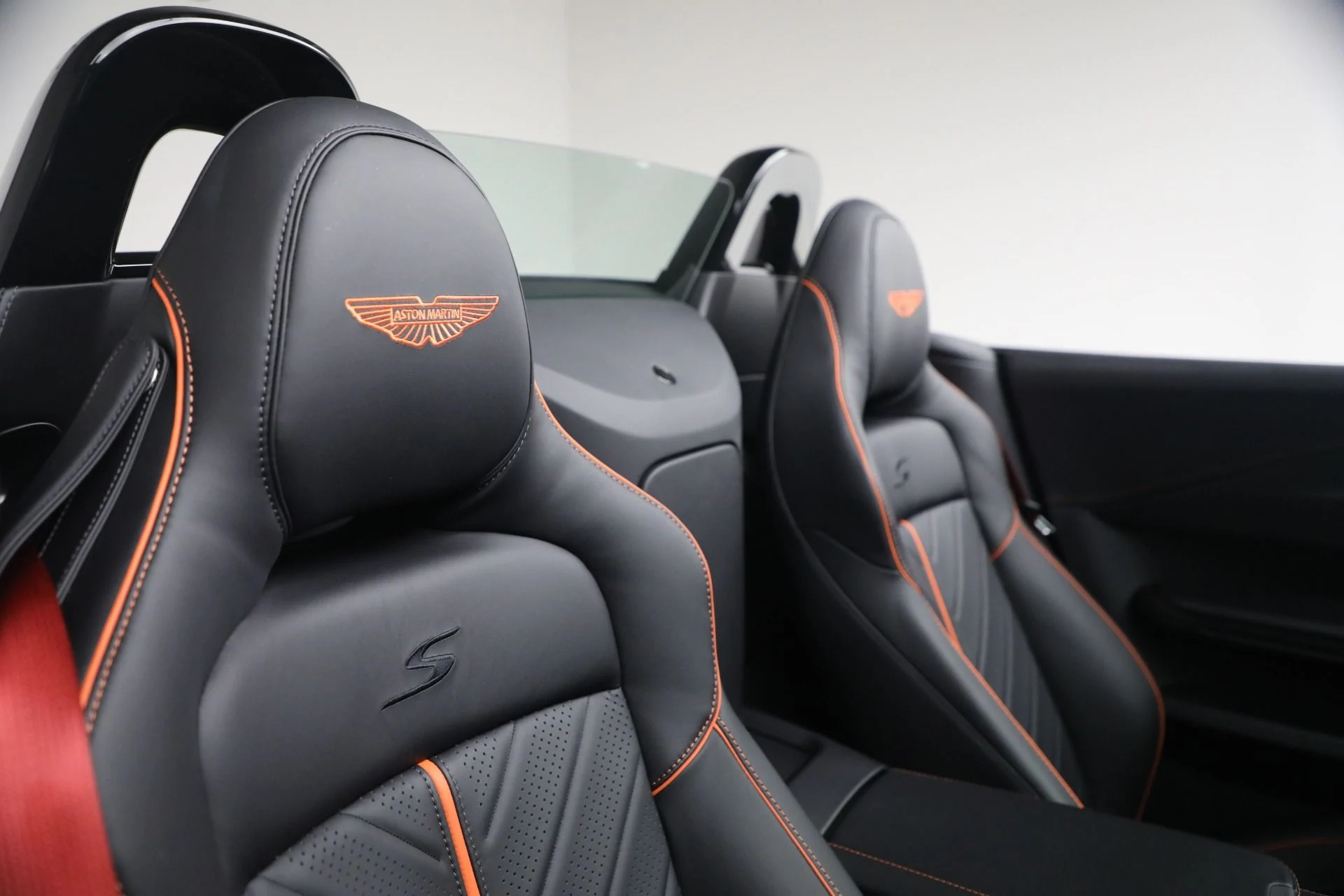 mph033_1644794443_New_2026_Aston_Martin_Vantage_S_Roadster_1774535973_cf44832255