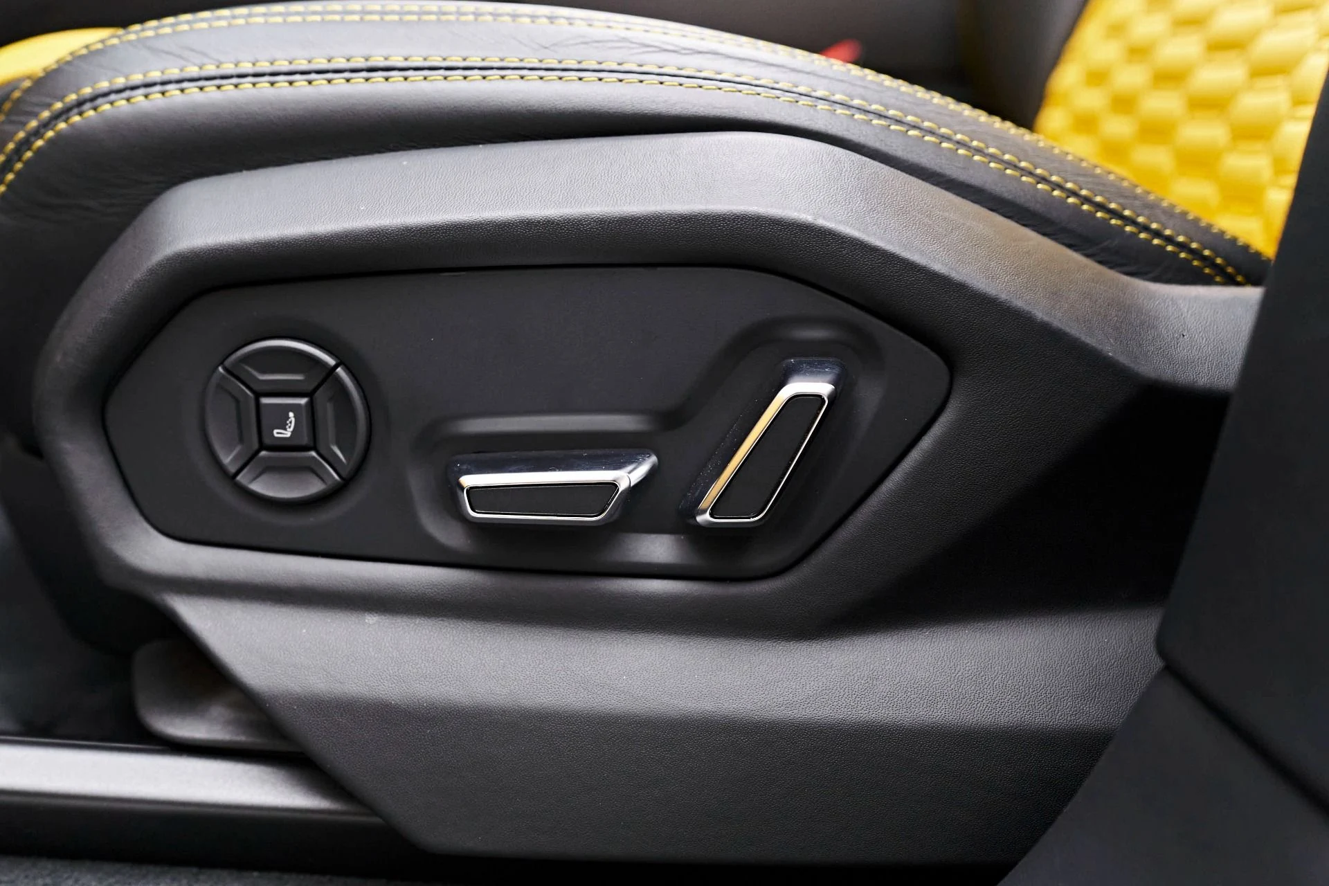 mph033_1651782731_Used_2022_Lamborghini_Urus_1714440387_b66b0e227a
