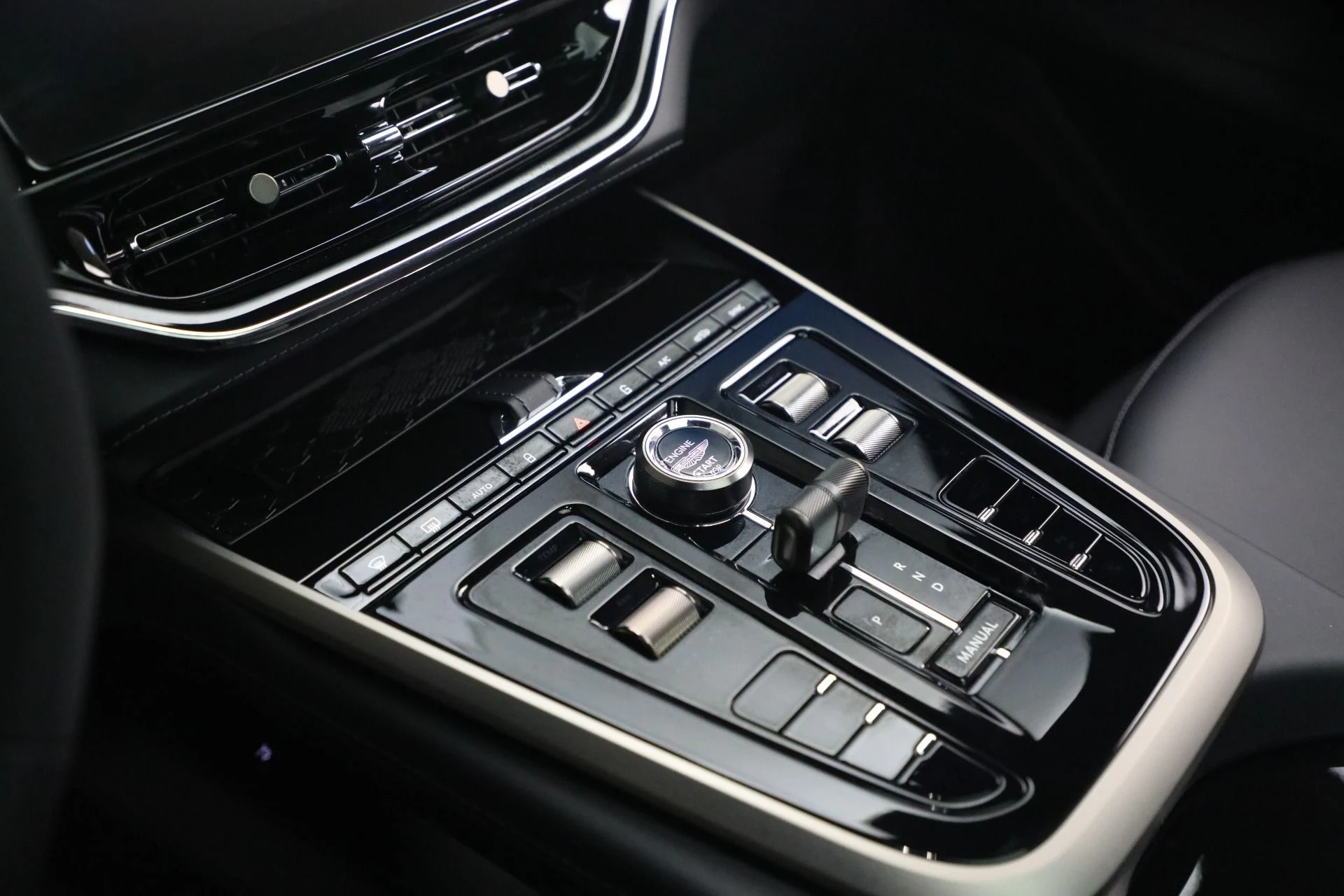 mph033_167381886_New_2026_Aston_Martin_DBX_S_1775590558_7118c183e3