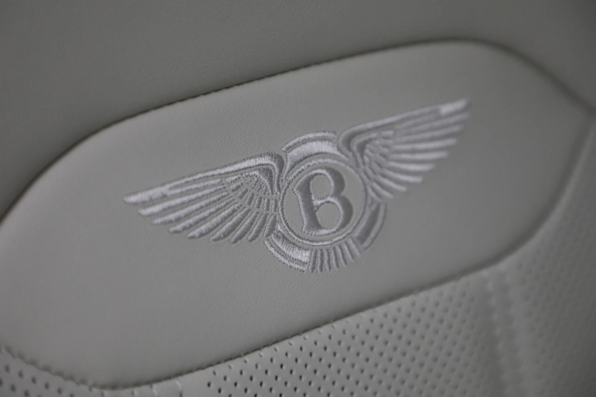 mph033_1677554808_New_2025_Bentley_Bentayga_EWB_V8_29165c5460