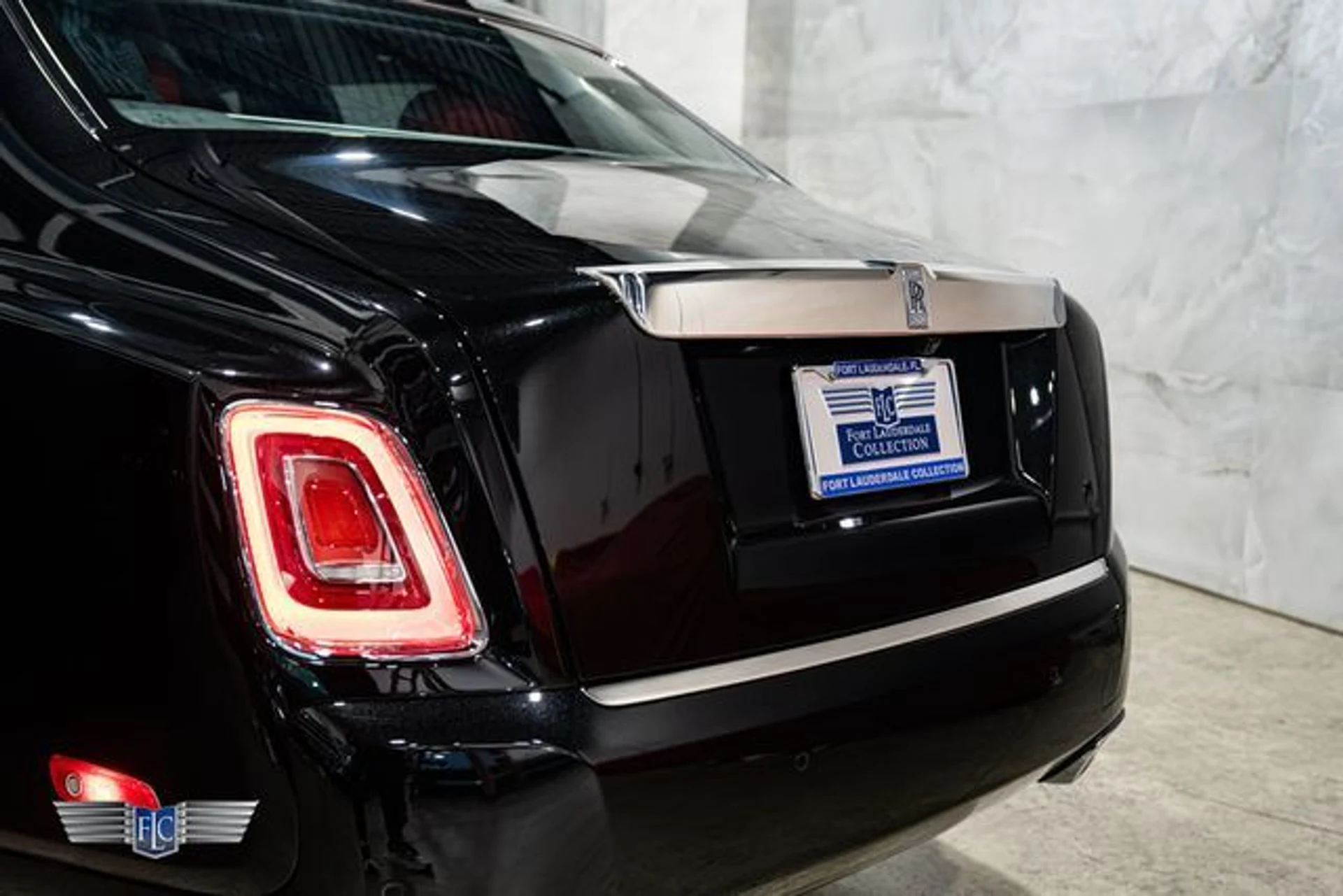 mph033_1695930777_used_2020_rolls_royce_phantom_extendedwheelbasesedan_9689_23087575_38_640_ac989354a4
