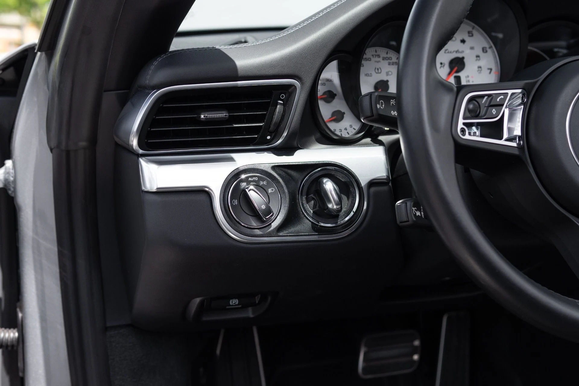 mph033_1698146194_Used_2019_Porsche_911_Turbo_1775252644_7b5f737b0a