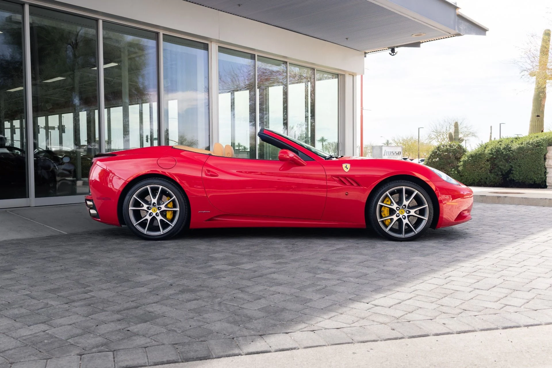 mph033_1699313344_Used_2010_Ferrari_California_1772055130_526cc5cede