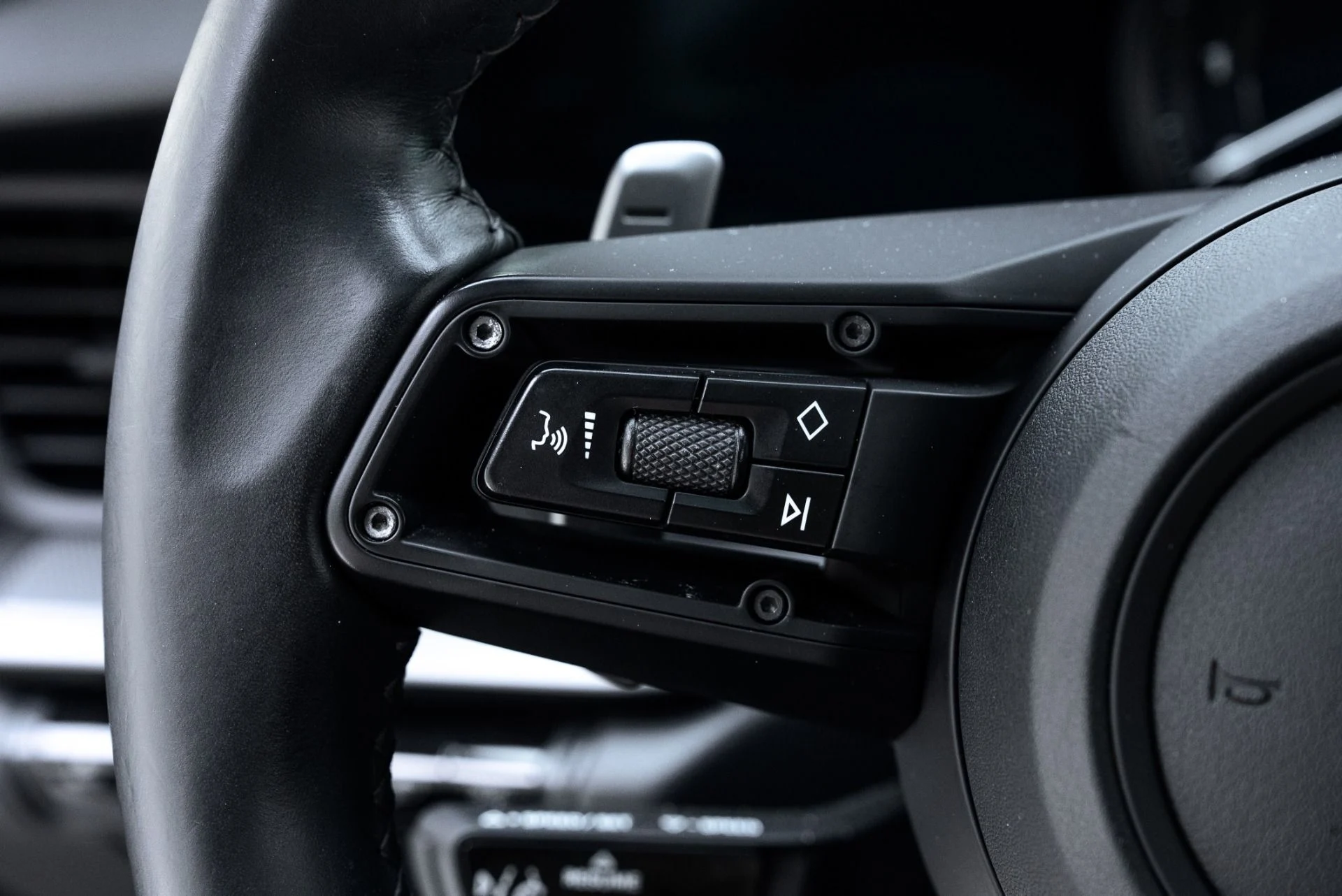 mph033_1703111811_Used_2020_Porsche_911_Carrera_1775067533_9ab8970876