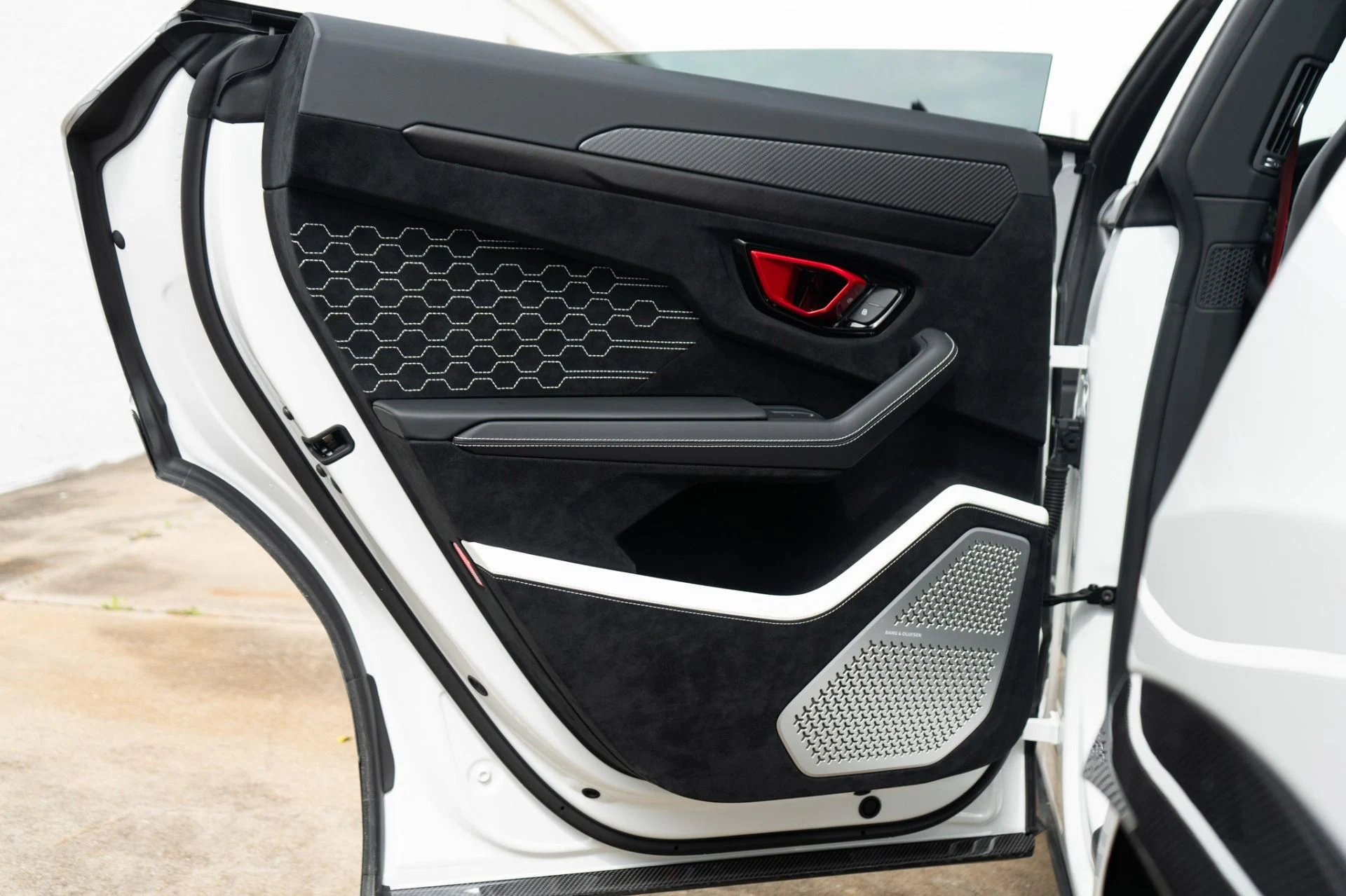 mph033_1711364487_Used_2024_Lamborghini_Urus_Performante_1772145208_b2bd1a9694