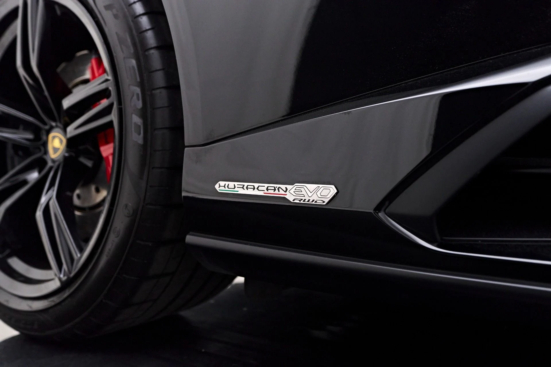mph033_1714066095_Used_2022_Lamborghini_Huracan_EVO_Base_1752781637_b6c3dfd2d6