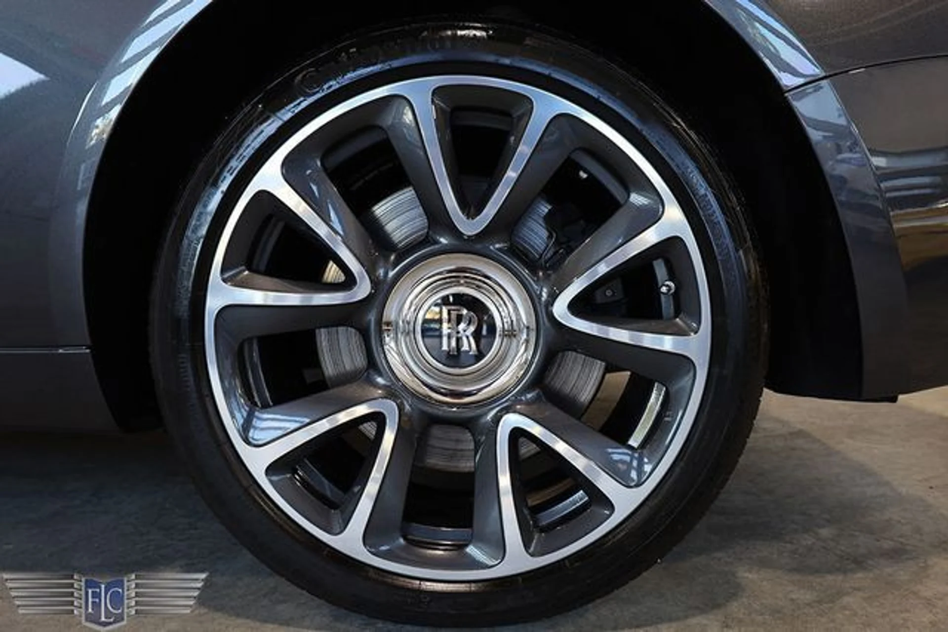 mph033_1715737180_used_2019_rolls_royce_wraith_coupe_9689_22263215_38_640_67d3c4047e