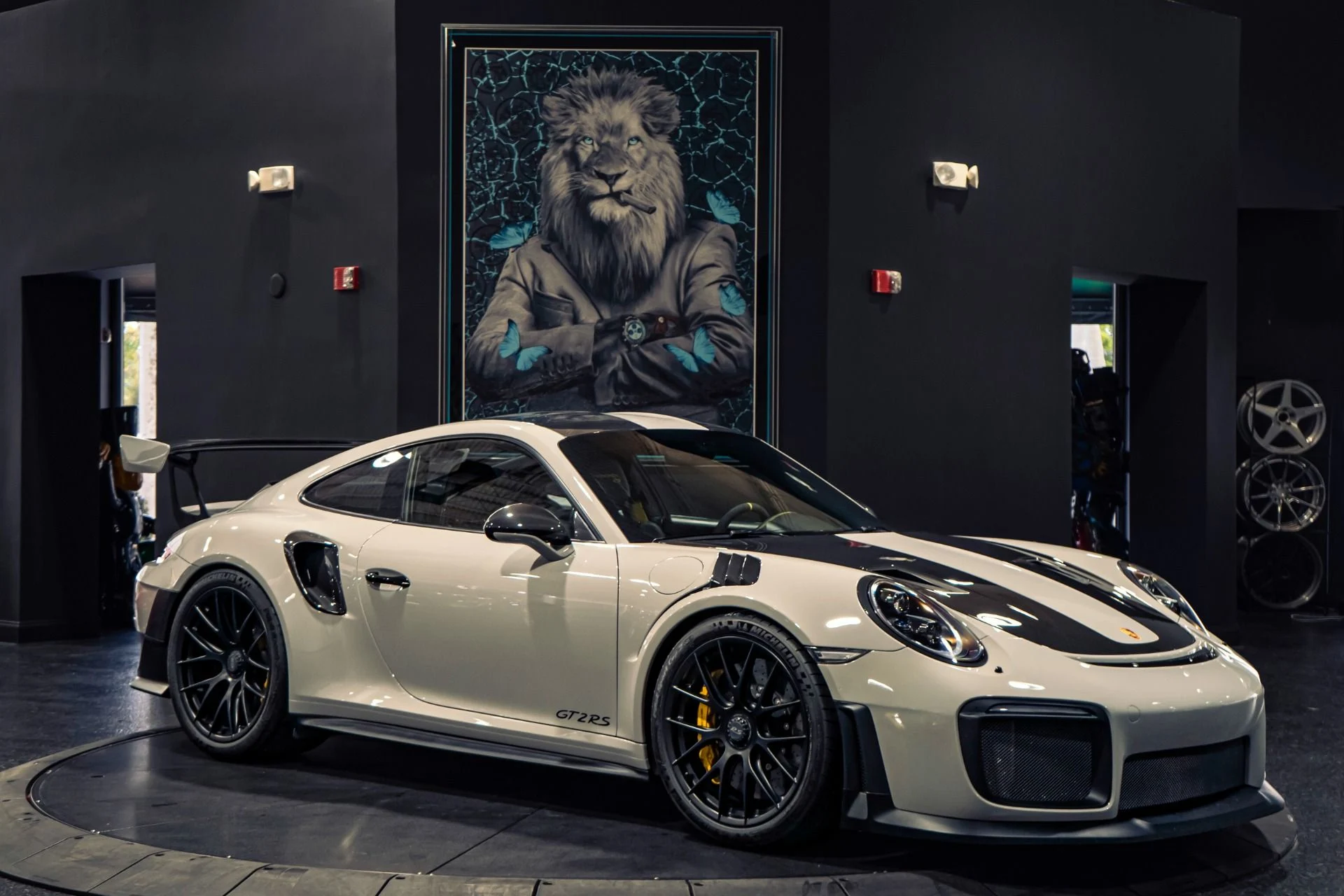 mph033_1720506143_Used_2018_Porsche_911_GT_2_RS_1774897030_13892fdd63