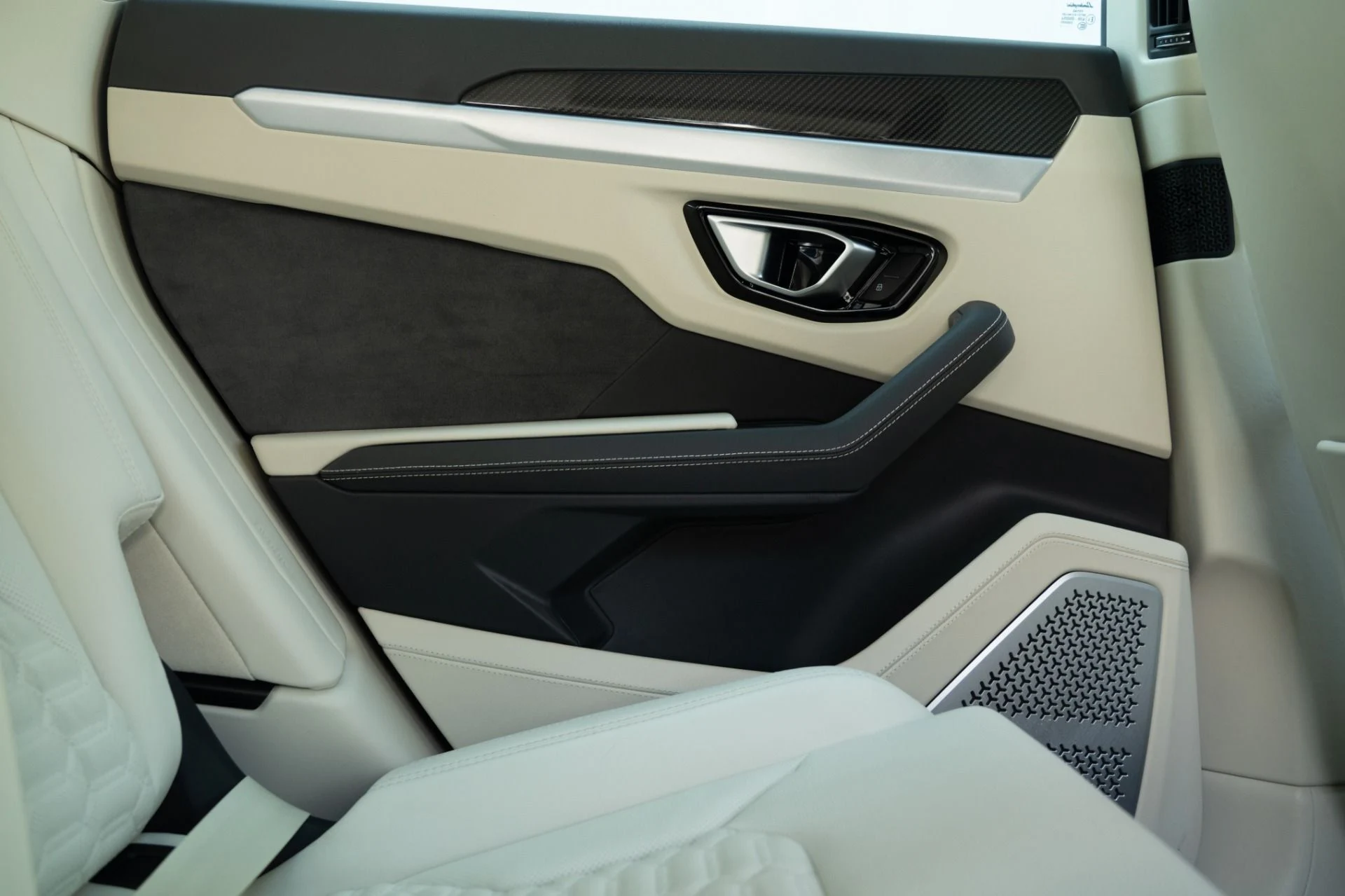mph033_1720784416_Used_2021_Lamborghini_Urus_1756334741_d9b81f06f3
