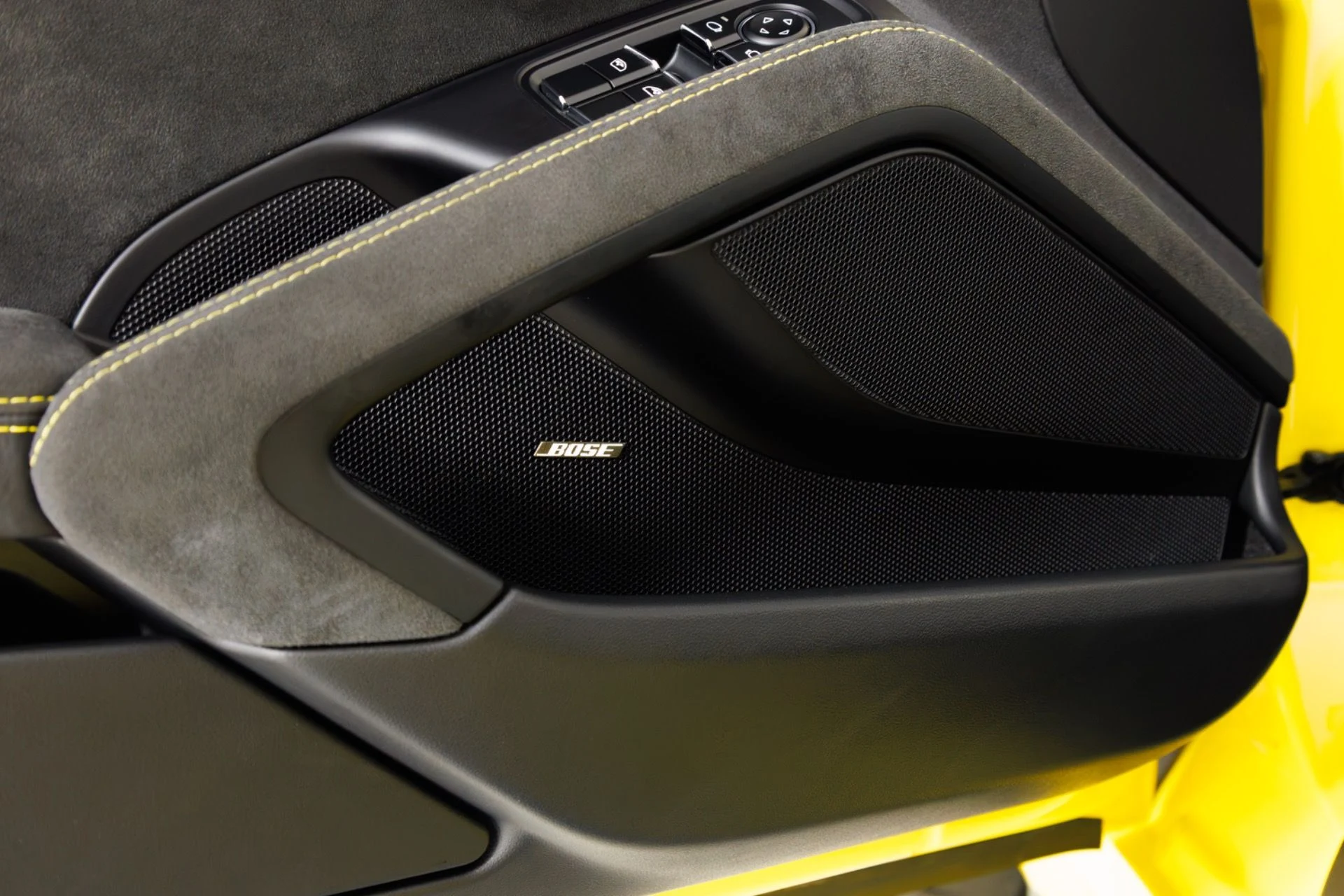 mph033_1734130388_Used_2018_Porsche_911_GT_2_RS_1787778682_9e8451a6c1