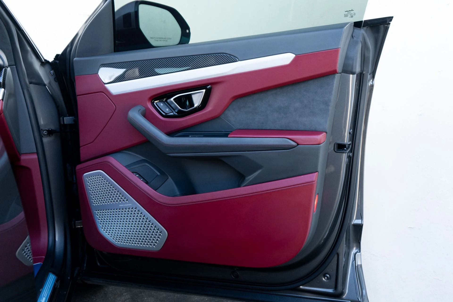 mph033_1734132329_Used_2021_Lamborghini_Urus_1768598799_bcd7a8e81d