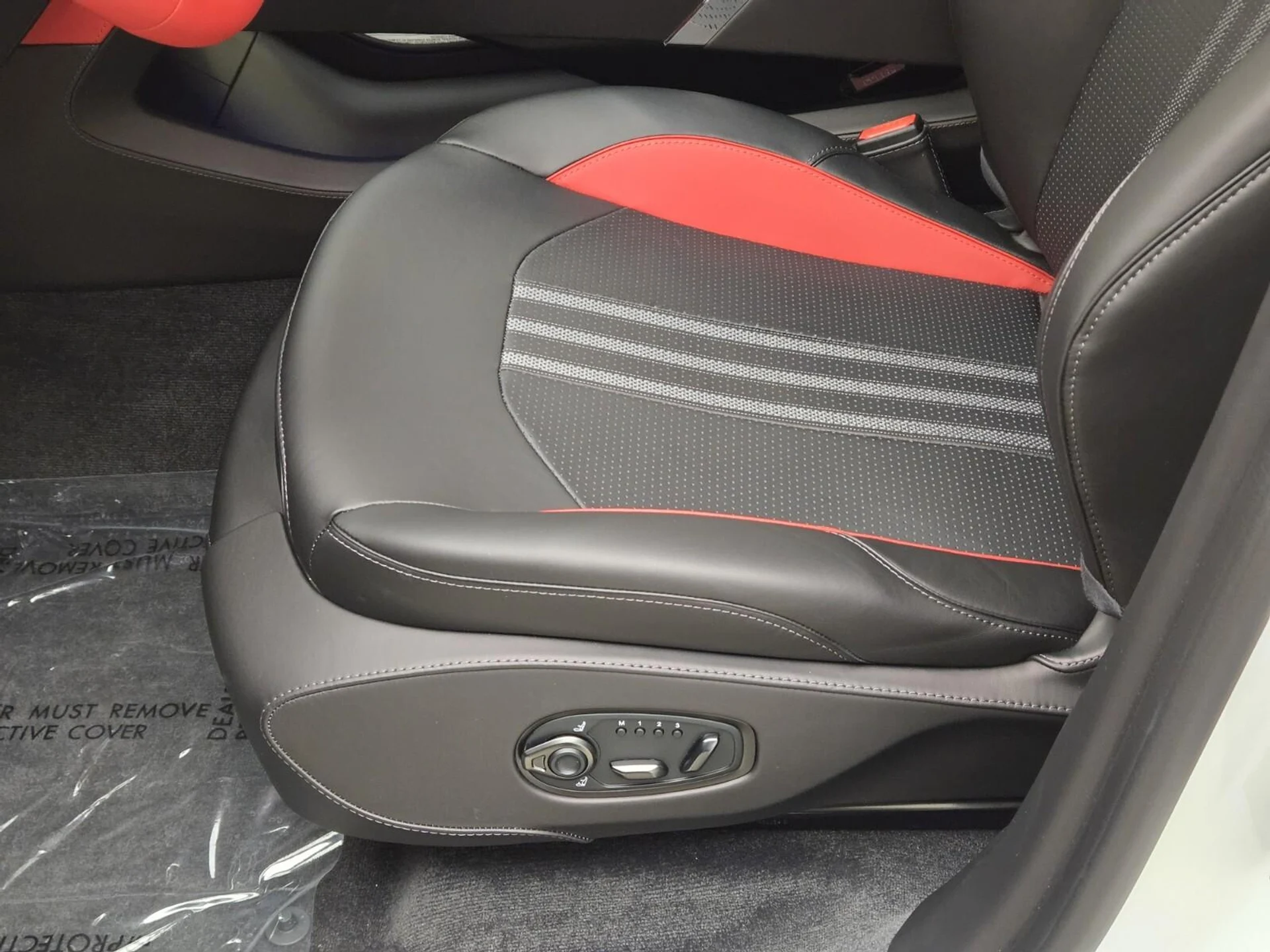 mph033_1738313220_Used_2025_Aston_Martin_DBX_707_1762583649_396374b4e1