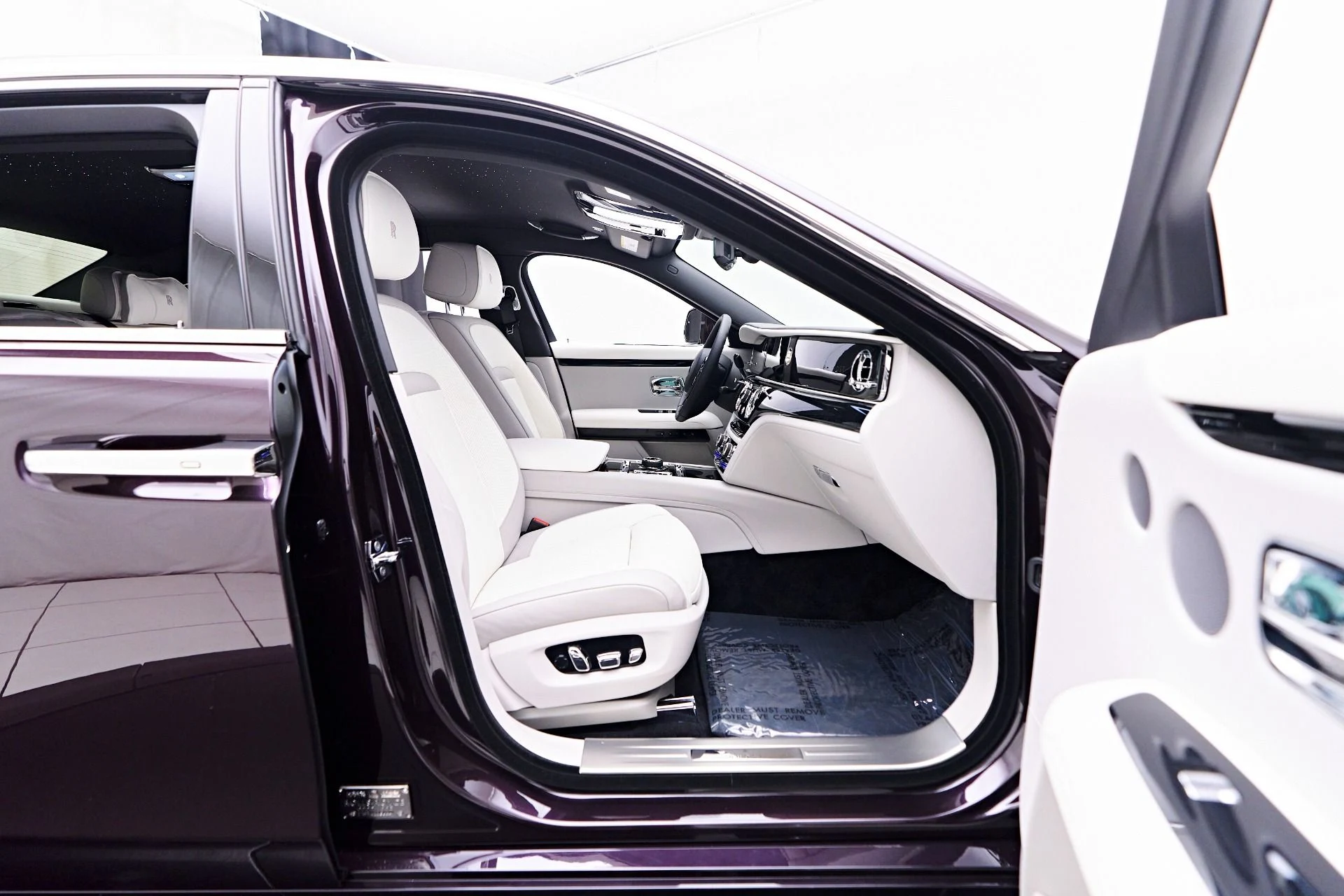 mph033_1738335699_Used_2024_Rolls_Royce_Ghost_Base_1752169894_68bdca2382