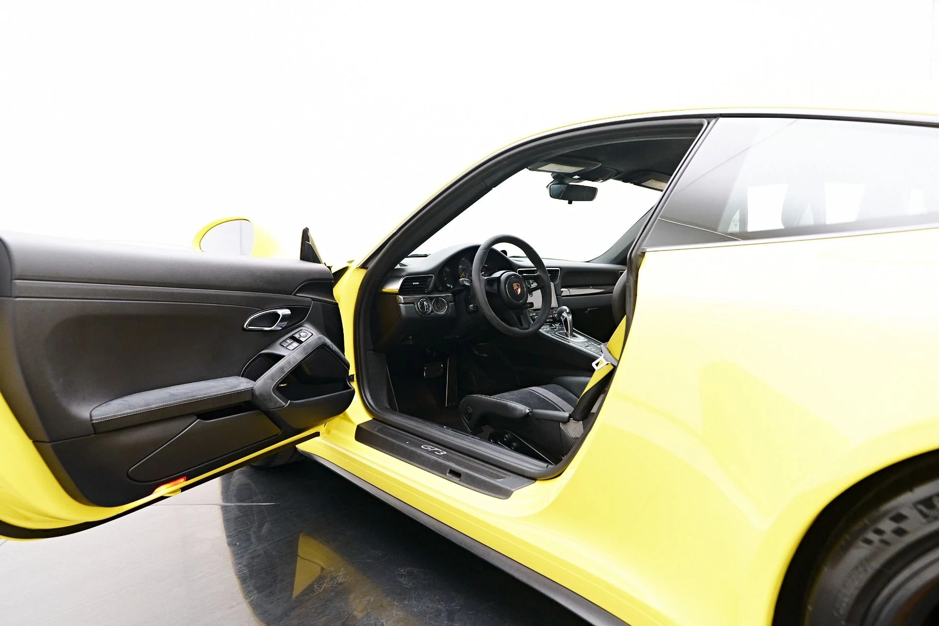 mph033_1747578021_Used_2018_Porsche_911_GT_3_1755896693_b37959c6ab