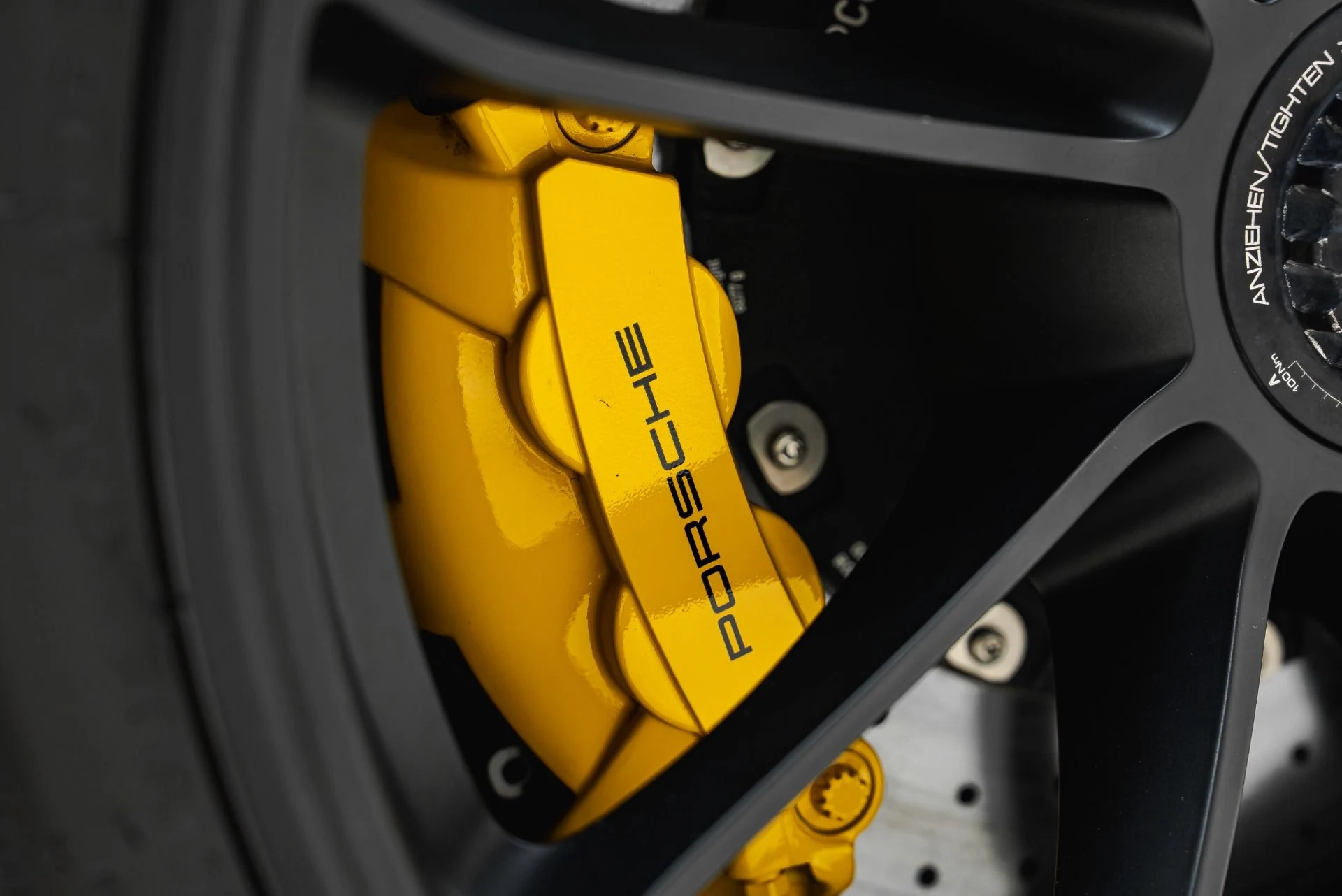 mph033_1751150514_Used_2018_Porsche_911_GT_3_1786143732_00ae3ce040