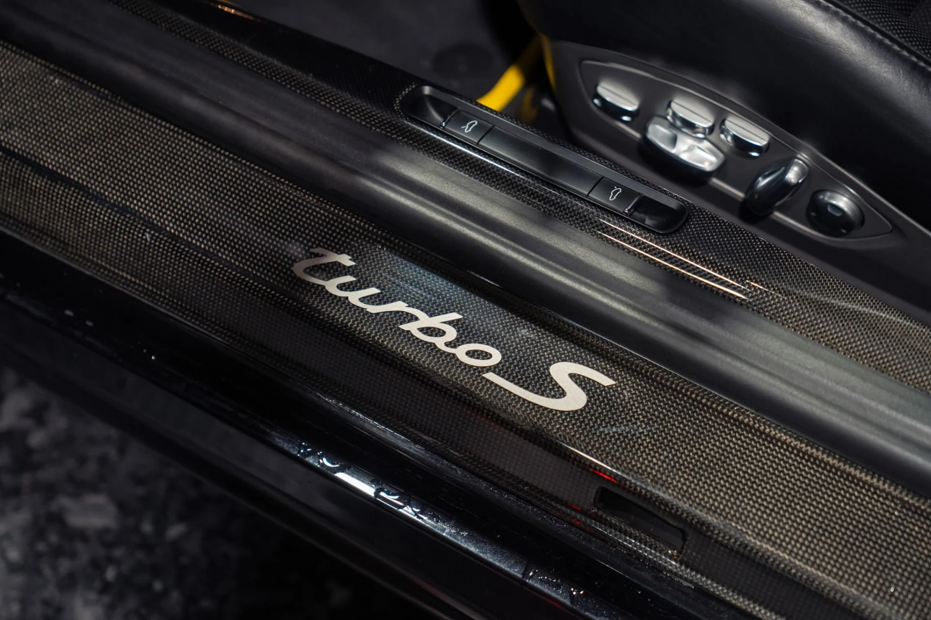 mph033_1778415685_Used_2014_Porsche_911_Turbo_S_Full_Carbon_Kit_1789225154_1555415312