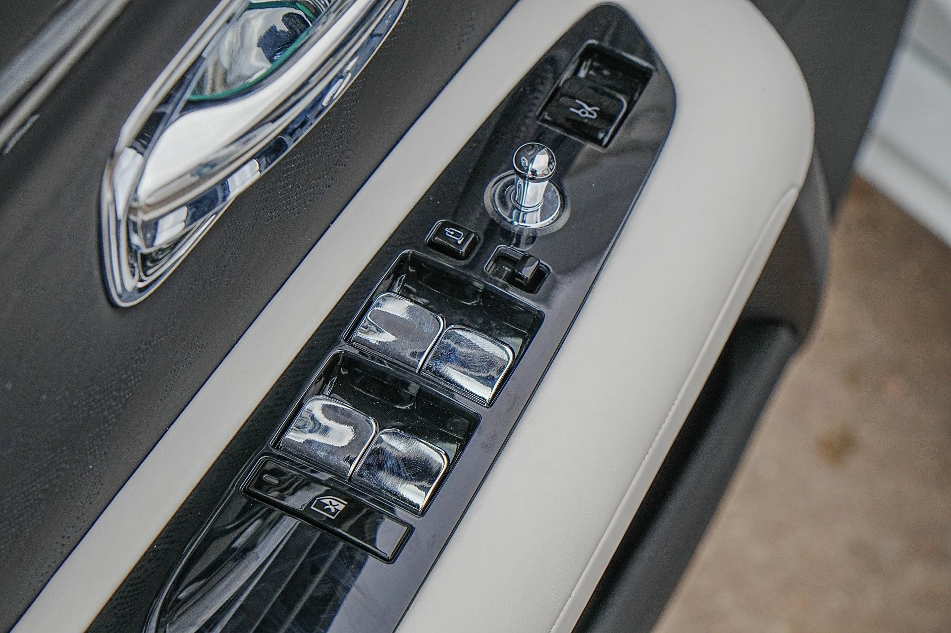 mph033_1784911524_Hi_Tech_Luxury_Imports_LLC_SCA_33_GZ_06_SU_228684_image_33_f10353deb8