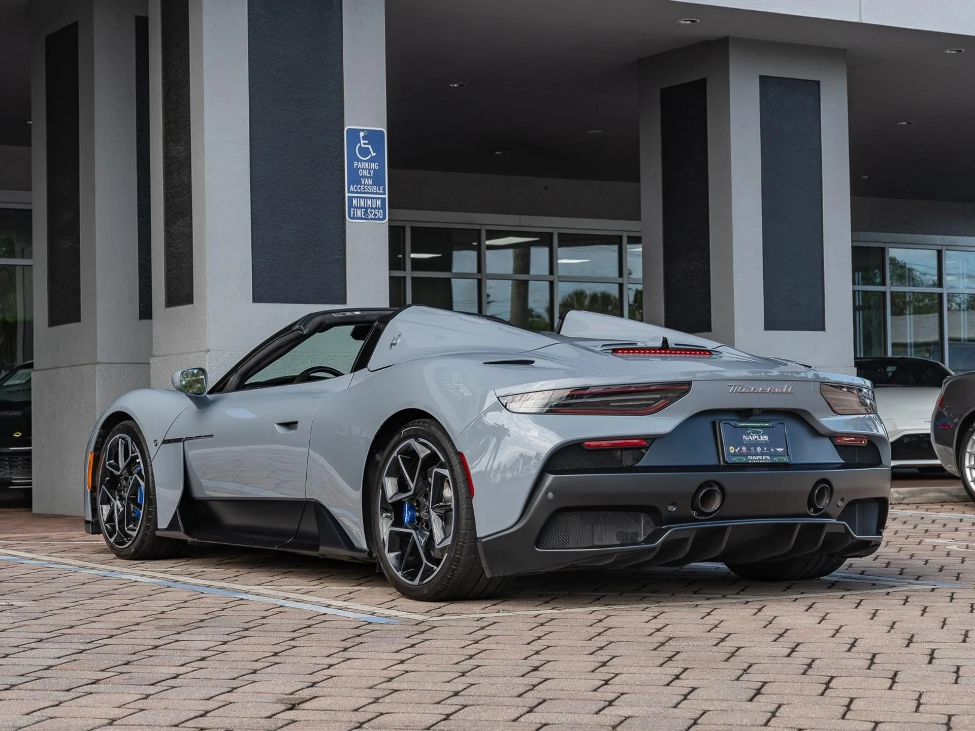 mph033_1786099971_Used_2023_Maserati_MC_20_Cielo_1753203991_ac4713af3c