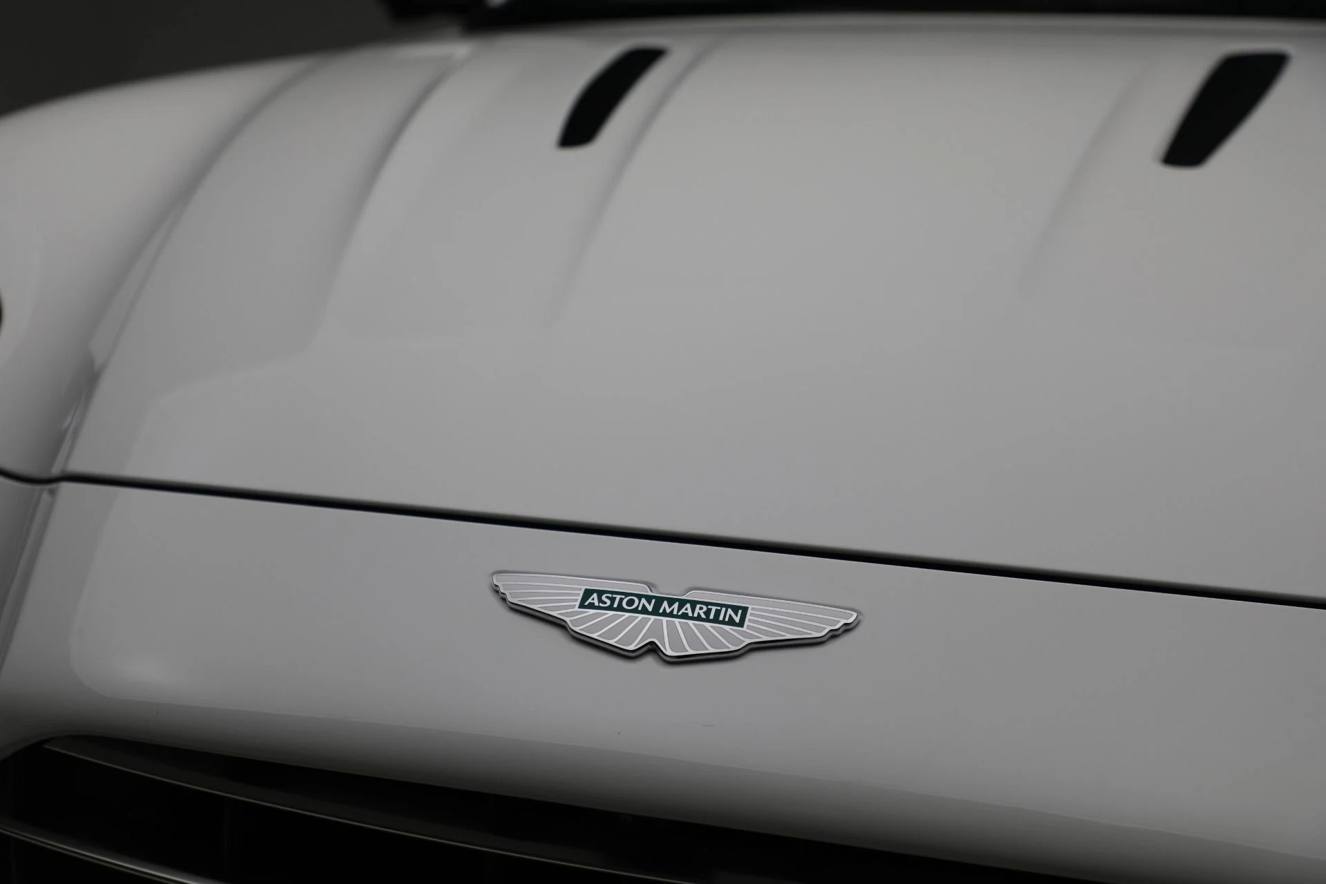 mph033_1786236786_Used_2024_Aston_Martin_DB_12_Volante_3cba33ed2f