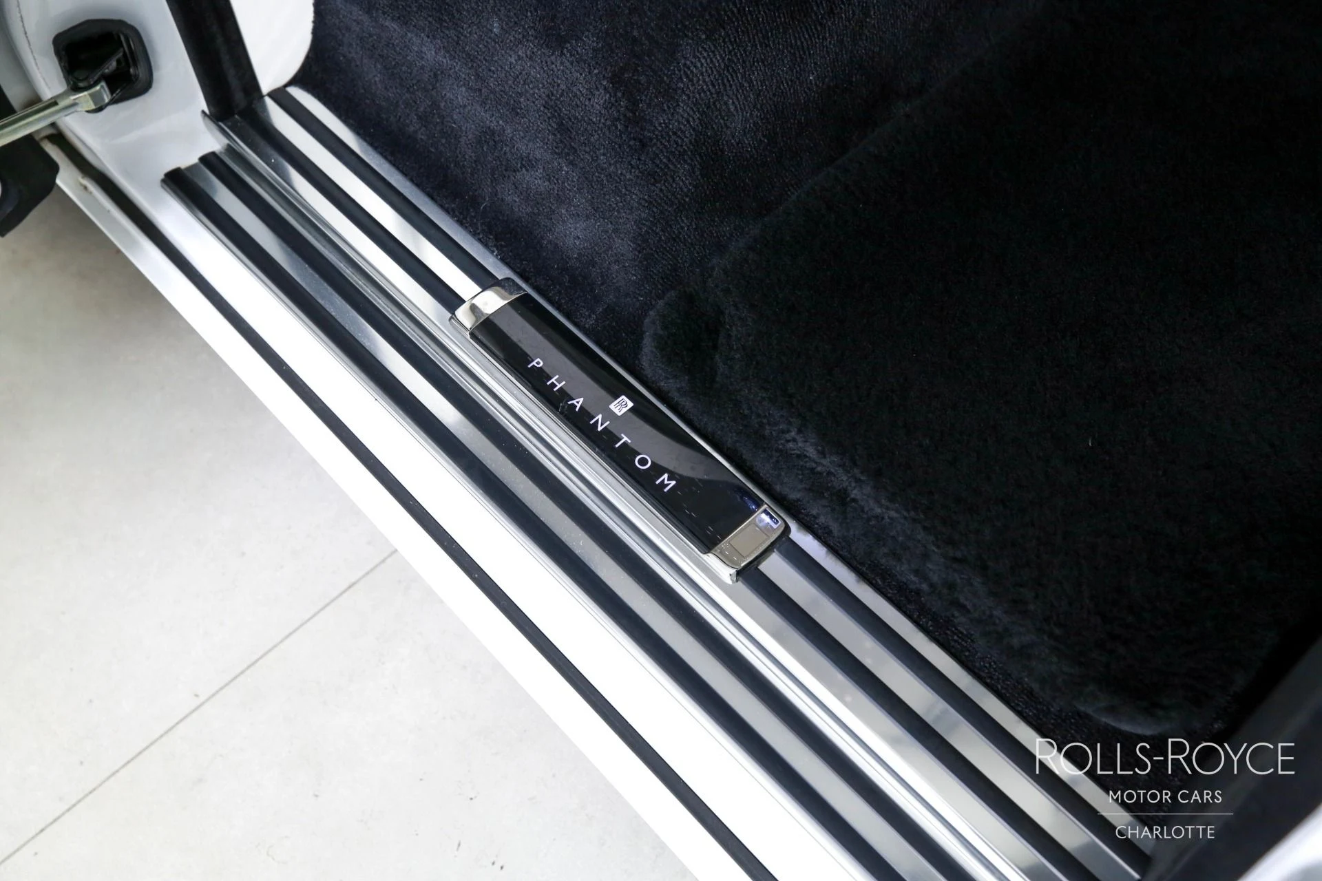 mph033_1798945671_Used_2024_Rolls_Royce_Phantom_1767116656_40e7642464