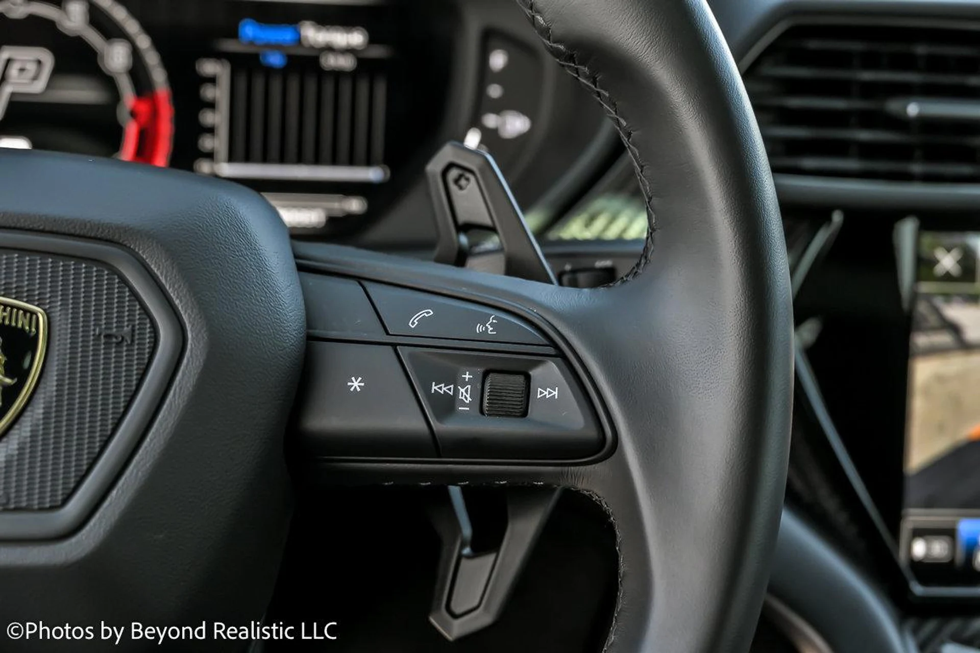mph033_1799054900_Used_2024_Lamborghini_Urus_Performante_1760775533_c88e99d9f8