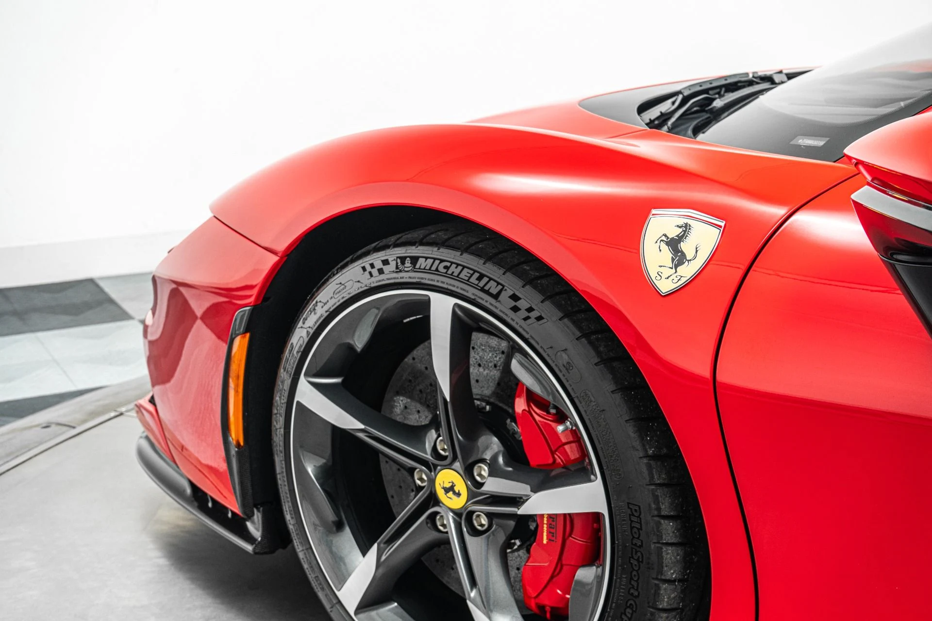 mph033_1810944459_Used_2025_Ferrari_SF_90_Spider_1779917400_6bb2b77ac0