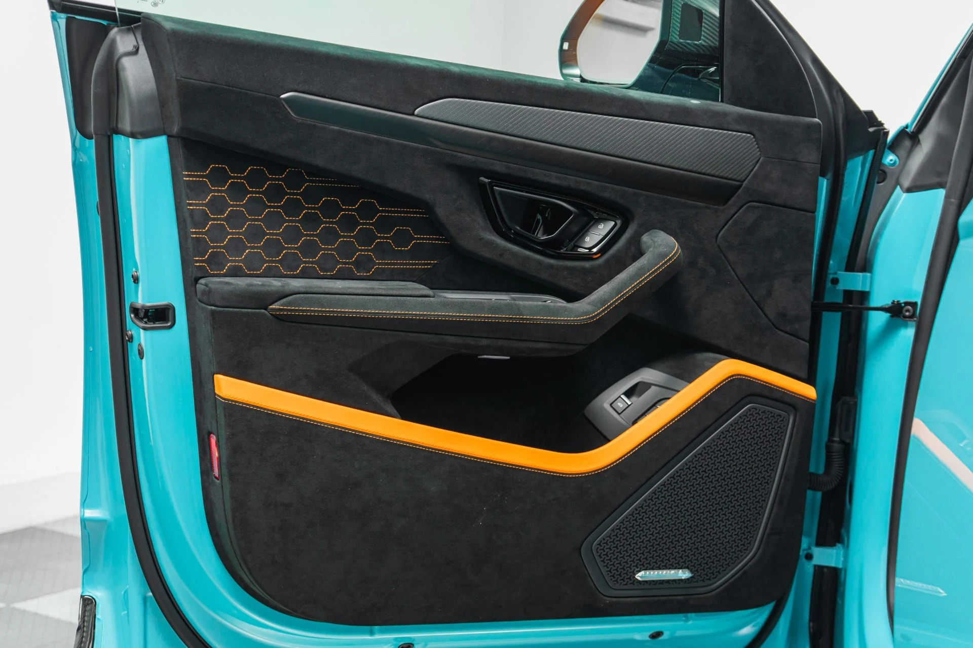 mph033_1812873767_Used_2024_Lamborghini_Urus_Performante_Ad_Pesonam_Color_Very_Low_Miles_1780696041_a422ae47ff