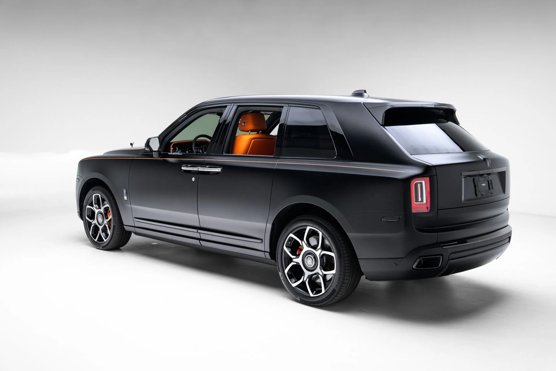 mph033_1813773521_Used_2023_Rolls_Royce_Black_Badge_Cullinan_1775515525_0ffbd0d4bd