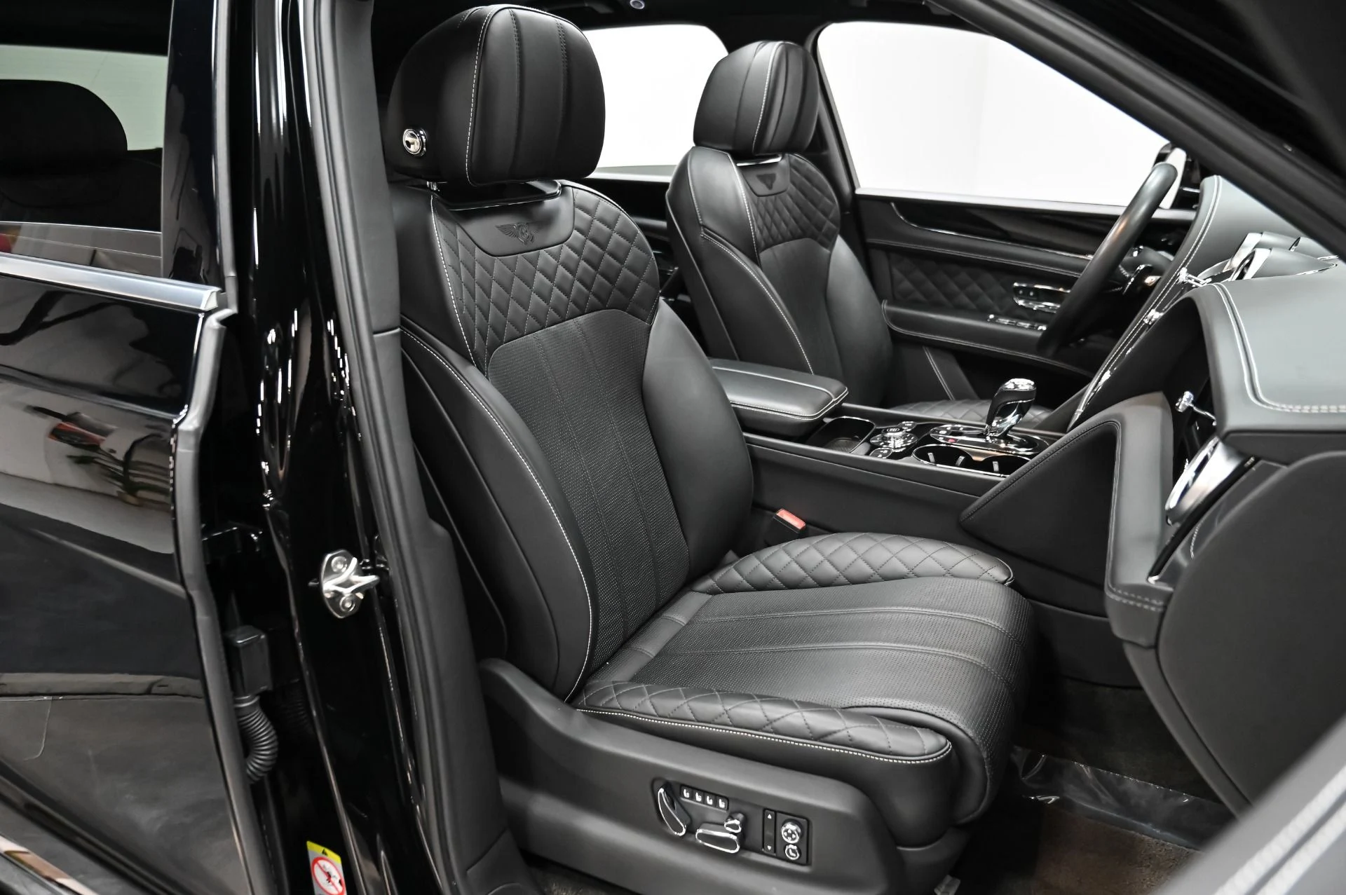 mph033_1832064095_Used_2018_Bentley_Bentayga_W12_1756239179_85082ab74f