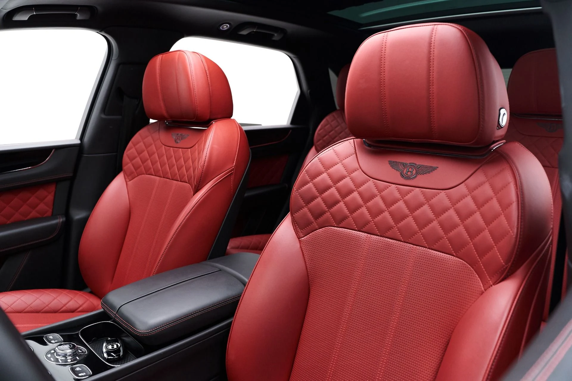 mph033_1835331145_Used_2017_Bentley_Bentayga_W12_1648839965_283cdcd2a6