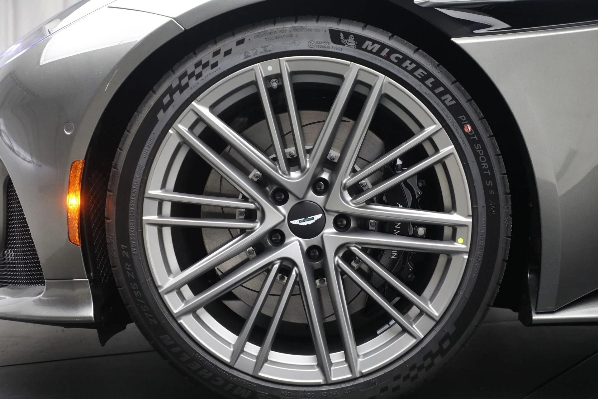 mph033_1839764160_Used_2025_Aston_Martin_DB_12_V8_1735242032_49cc39f838