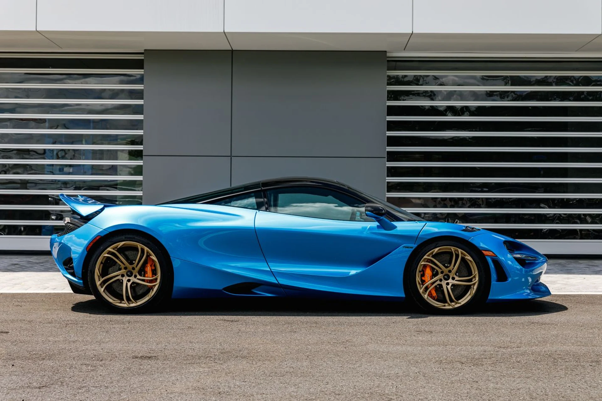 mph033_1842082220_Used_2025_Mc_Laren_750_S_dce0130834