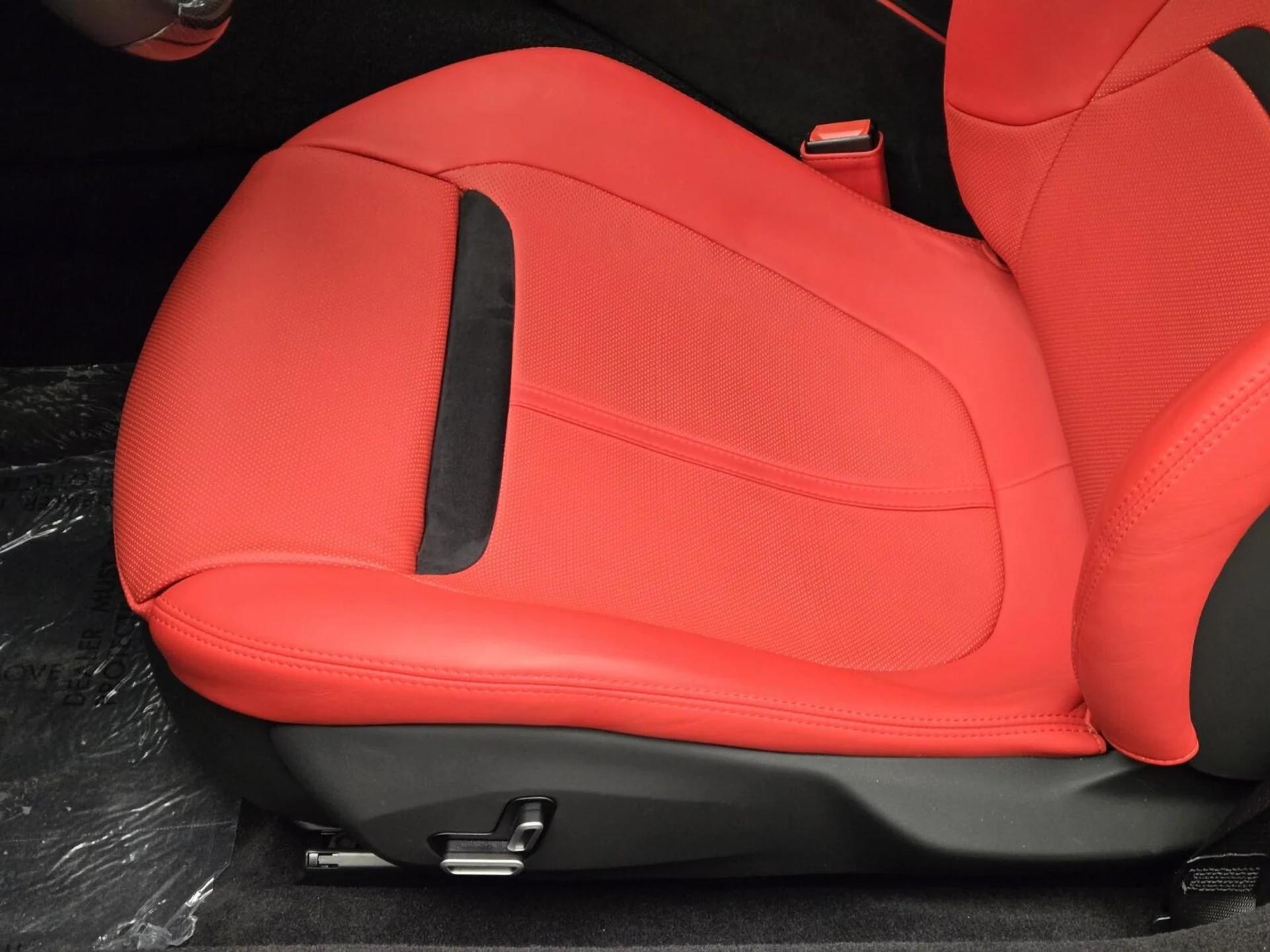 mph033_1844101199_Used_2024_Ferrari_Roma_1758782900_69e54583fd