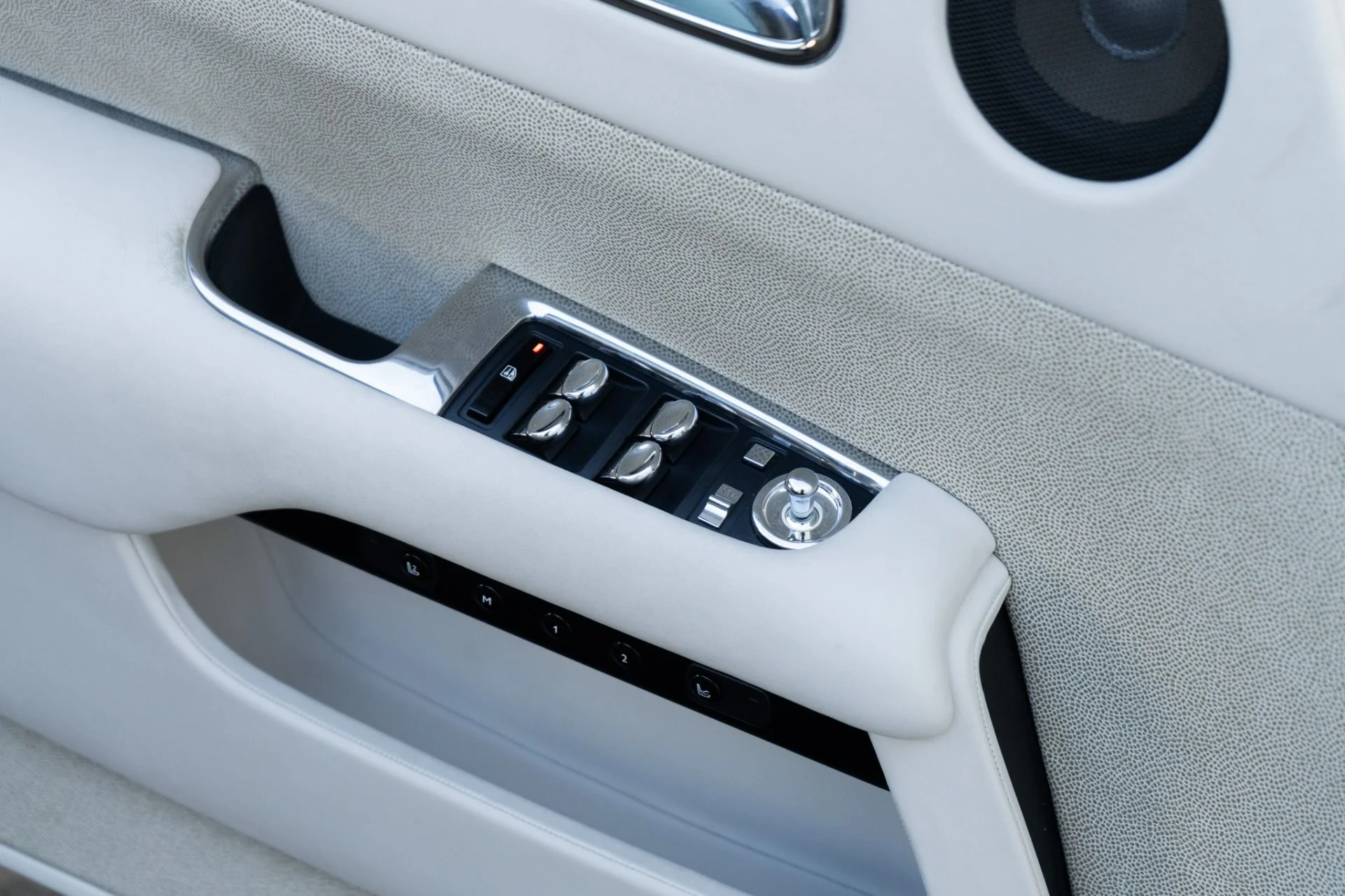 mph033_1844577332_Used_2014_Rolls_Royce_Wraith_1761760080_62951136d4