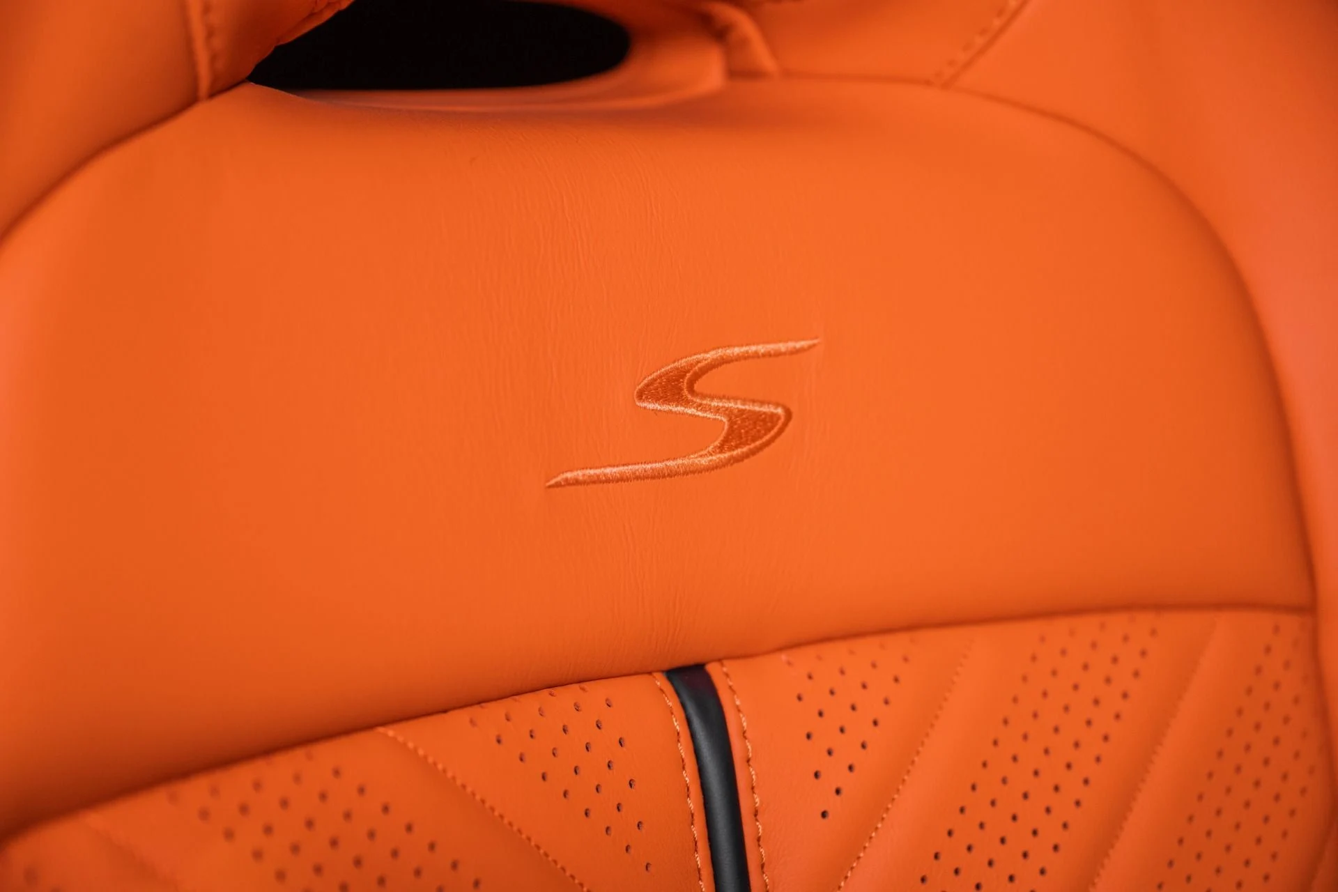 mph033_1846755985_Used_2026_Aston_Martin_Vantage_S_1778492725_00ee8126ca