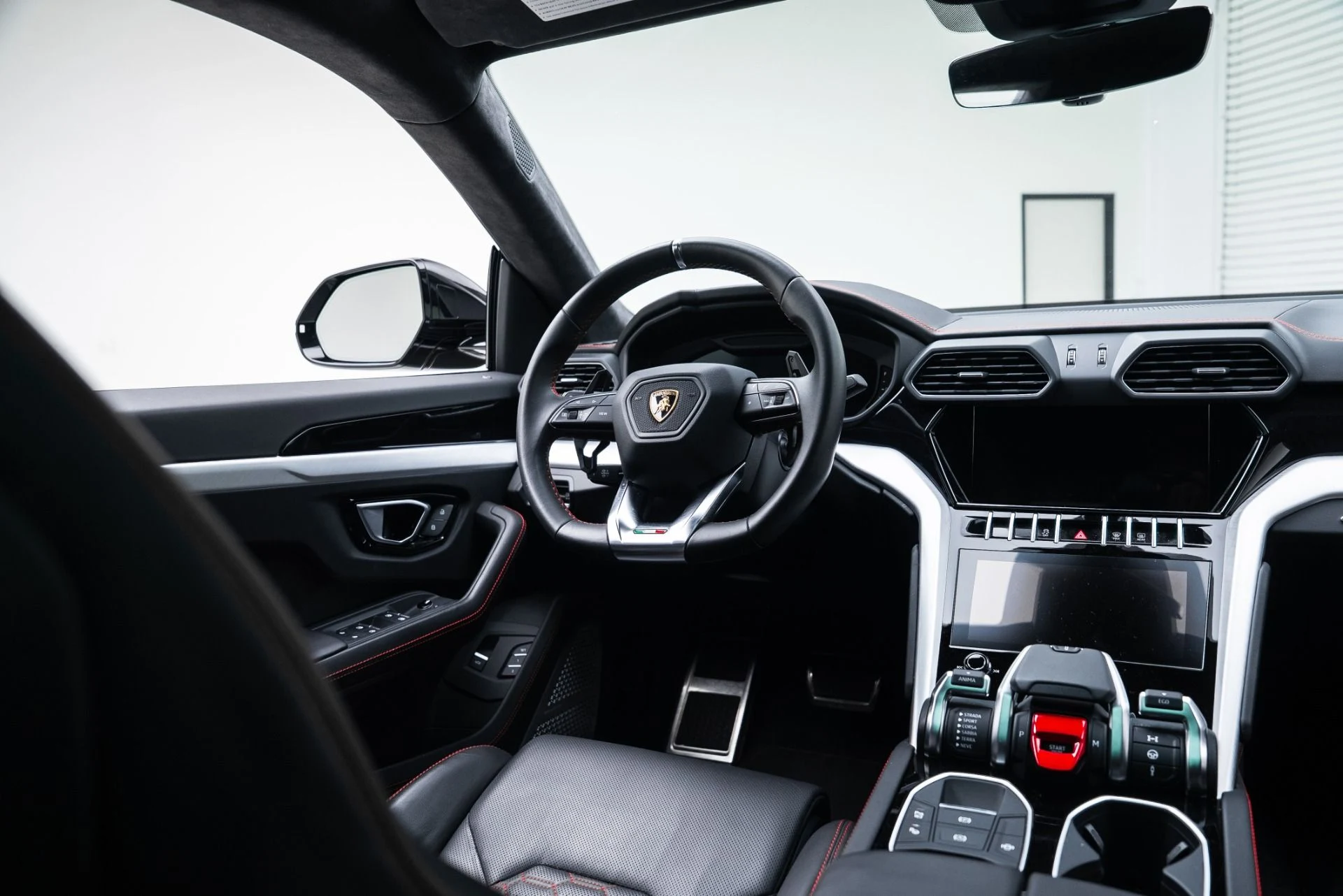 mph033_1846819044_Used_2021_Lamborghini_Urus_1764807752_ae4c4d7414