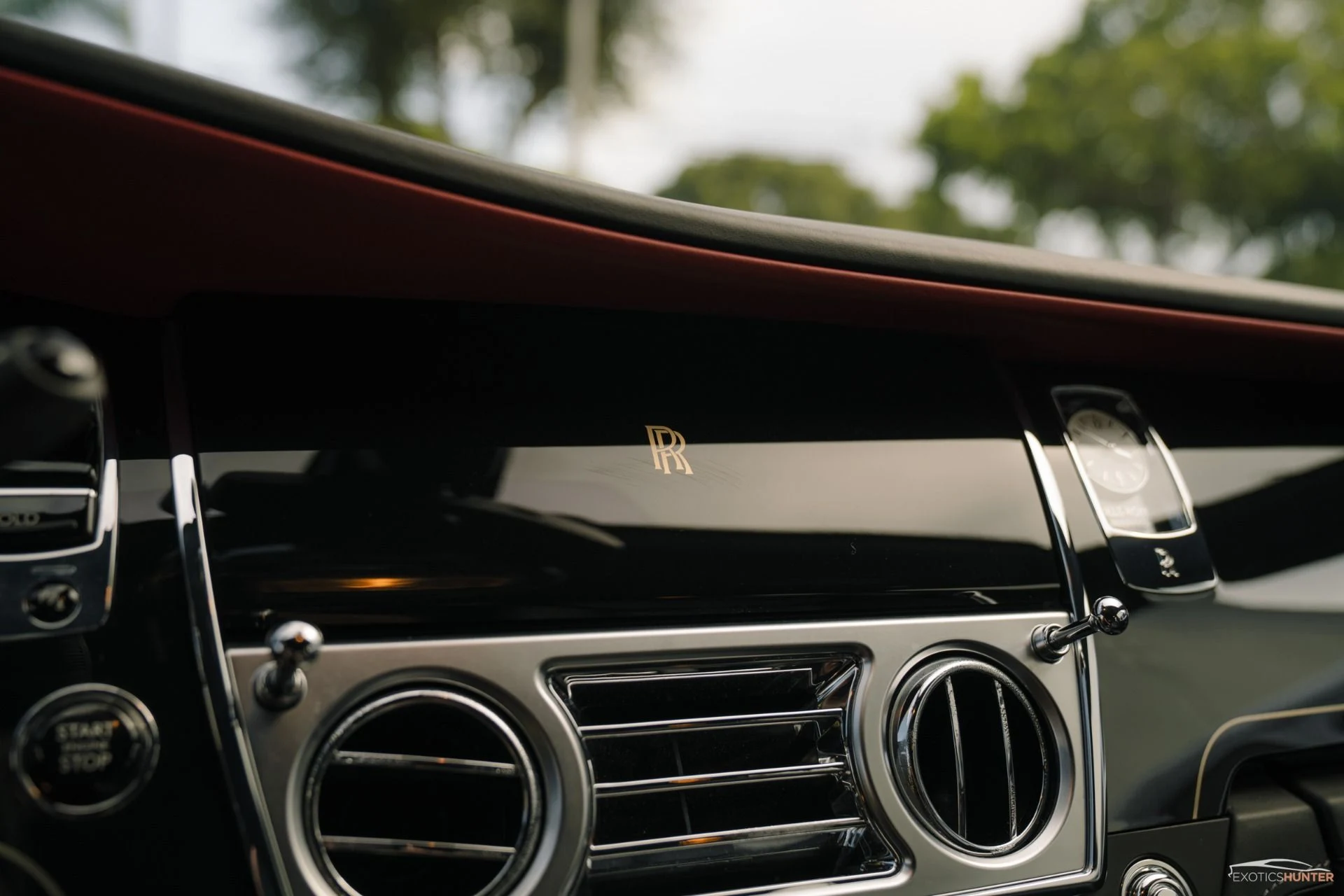 mph033_1848468957_Used_2015_Rolls_Royce_Ghost_w_Rear_Theatre_Picnic_Tables_1754343563_ca1f6d4337
