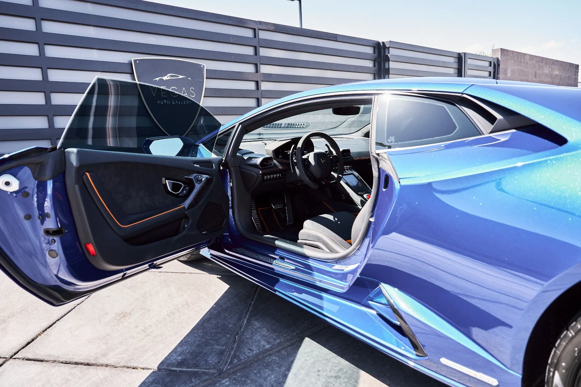 mph033_1852688942_Used_2020_Lamborghini_Huracan_EVO_Base_1777394819_1d2ee6a798