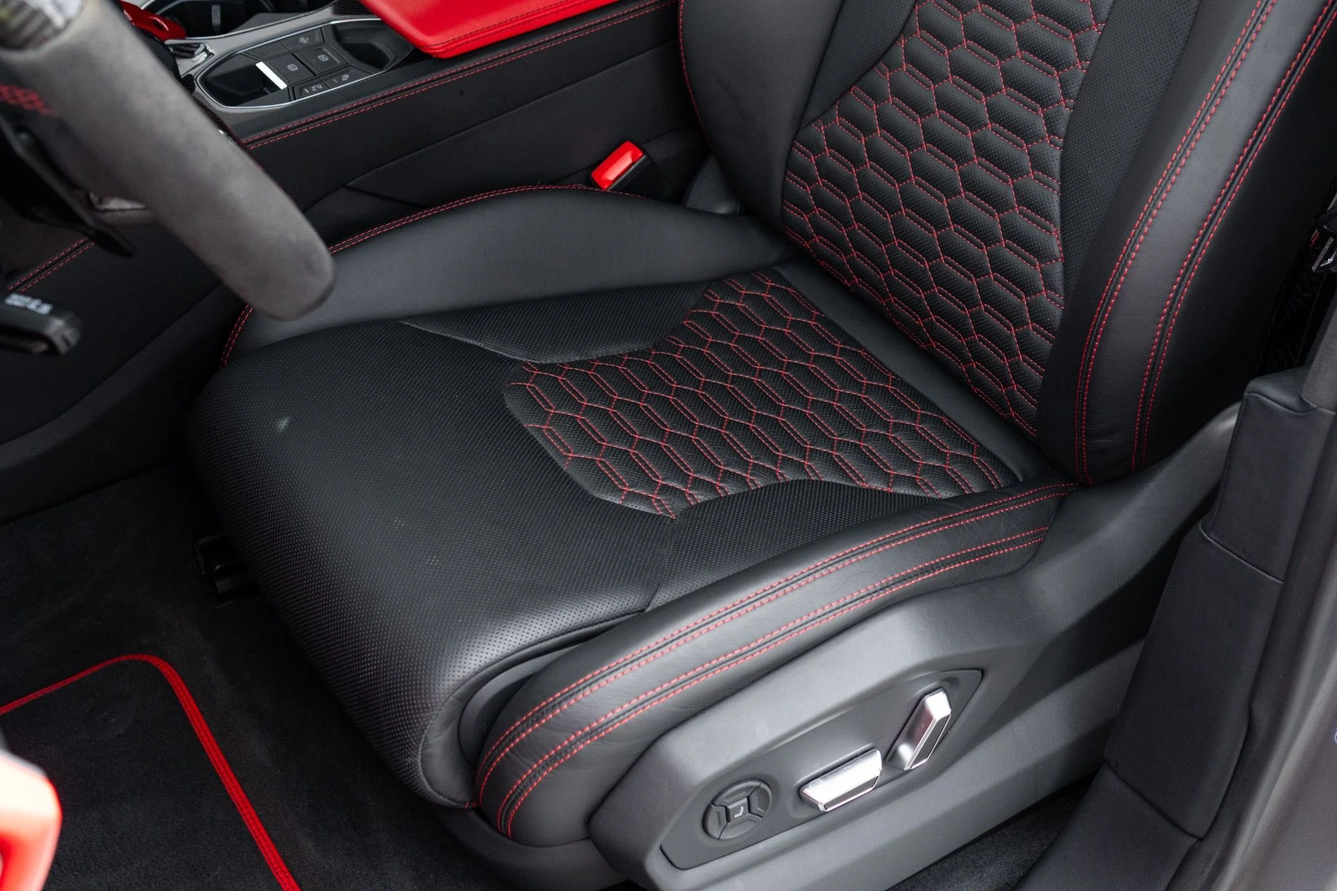 mph033_1856685472_Used_2022_Lamborghini_Urus_1773951394_1829ffed47