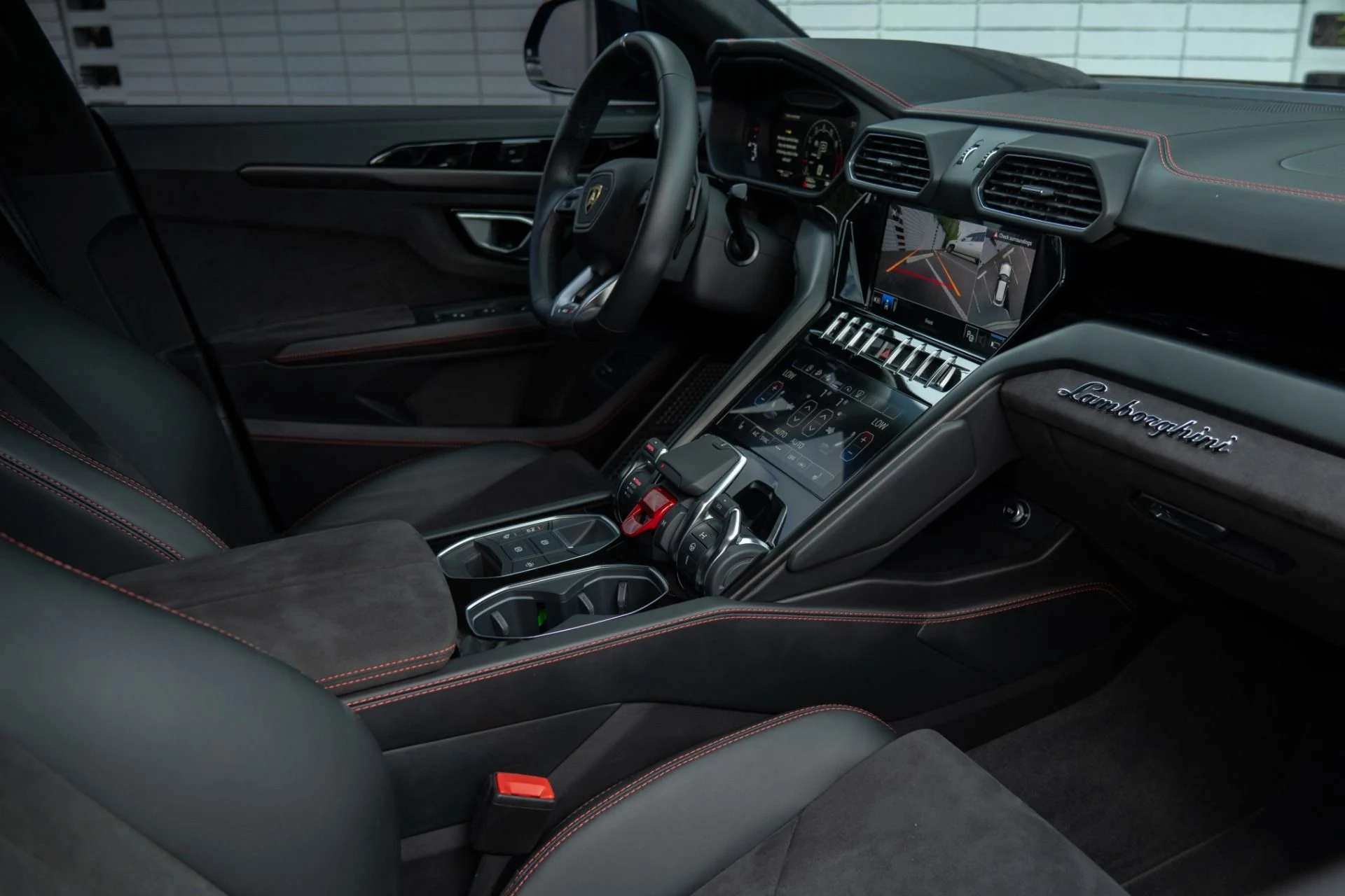 mph033_1867885001_Used_2024_Lamborghini_Urus_S_1757442281_c95999c7ea