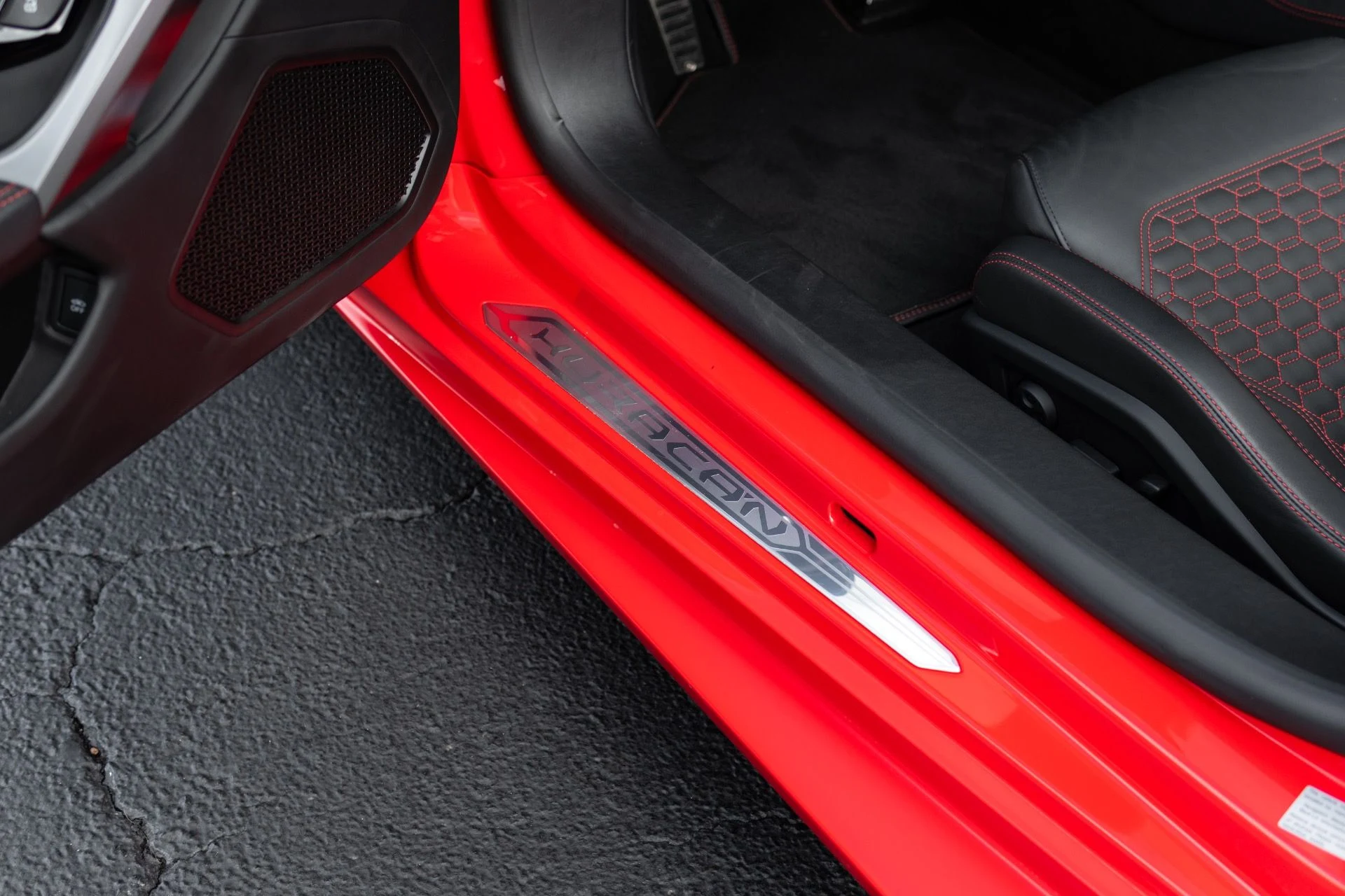 mph033_1873667591_Used_2018_Lamborghini_Huracan_LP_580_2_Spyder_1766443768_a3b9e60f10