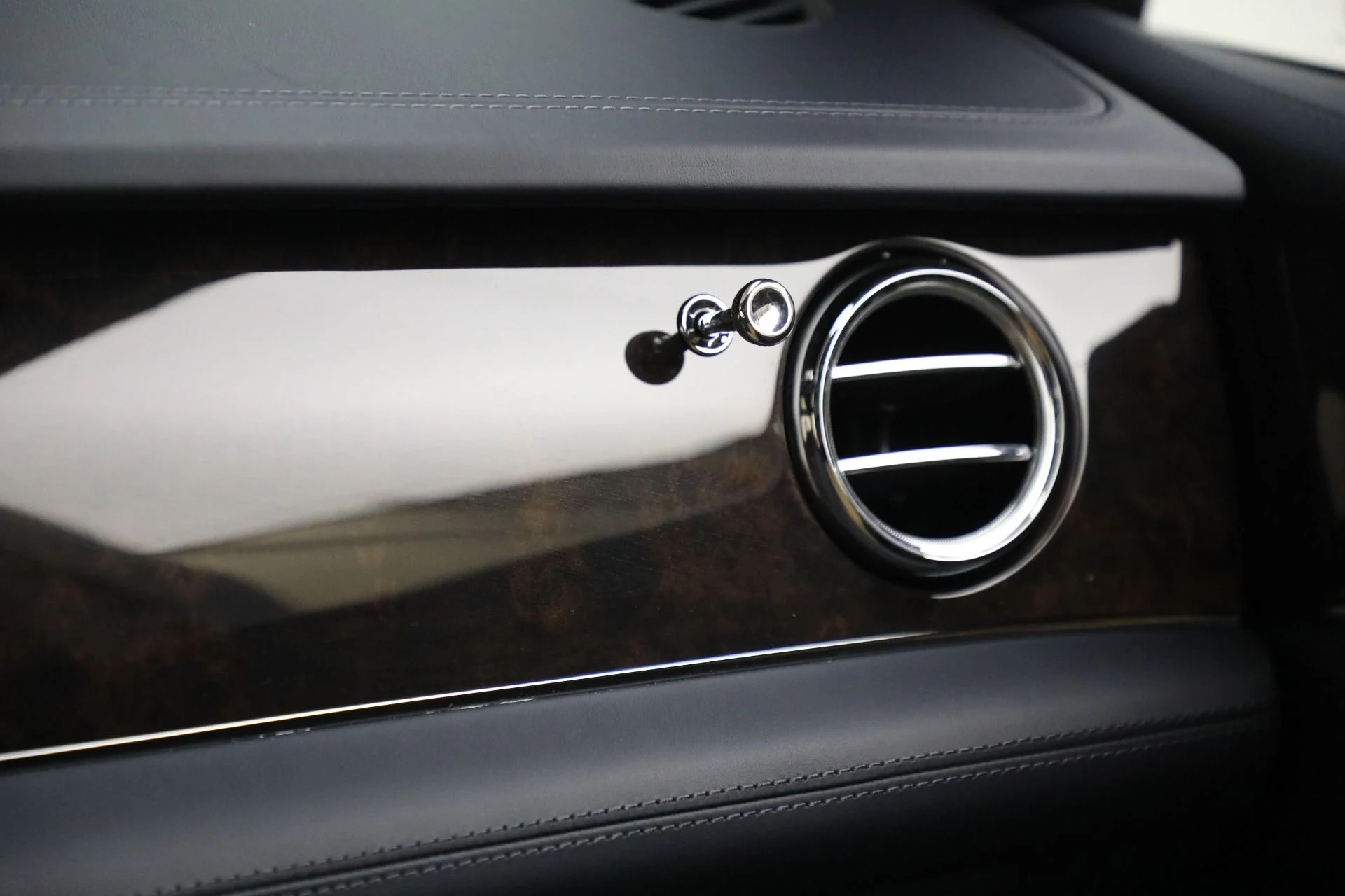 mph033_188632920_Used_2022_Bentley_Bentayga_V8_a6a38ec5a3