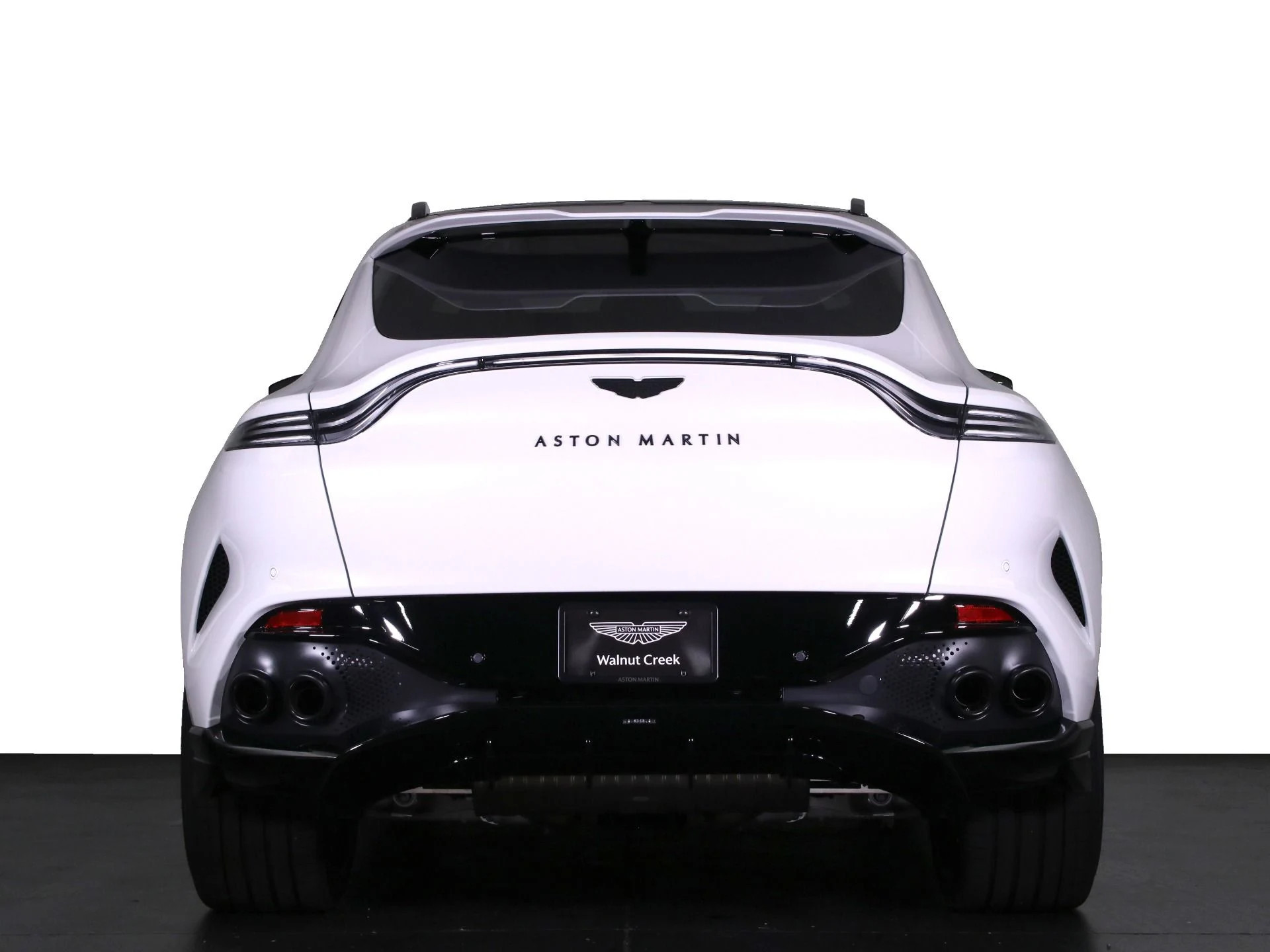 mph033_1889335448_New_2025_Aston_Martin_DBX_707_1758482627_7f9cea3245